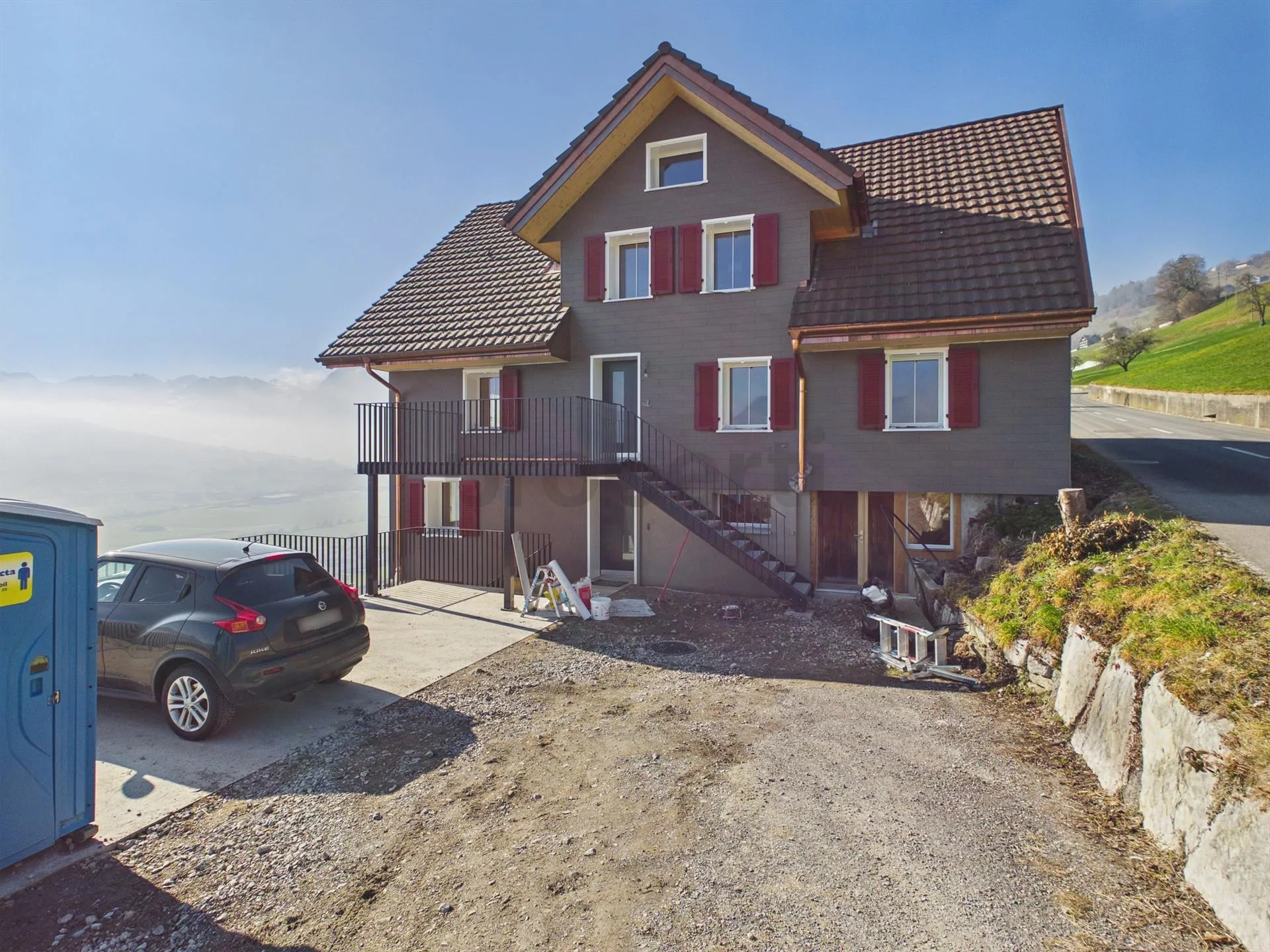 Neu renovierte 7-Zimmer-Maisonette mit grosszügigem Grundriss, Enne...