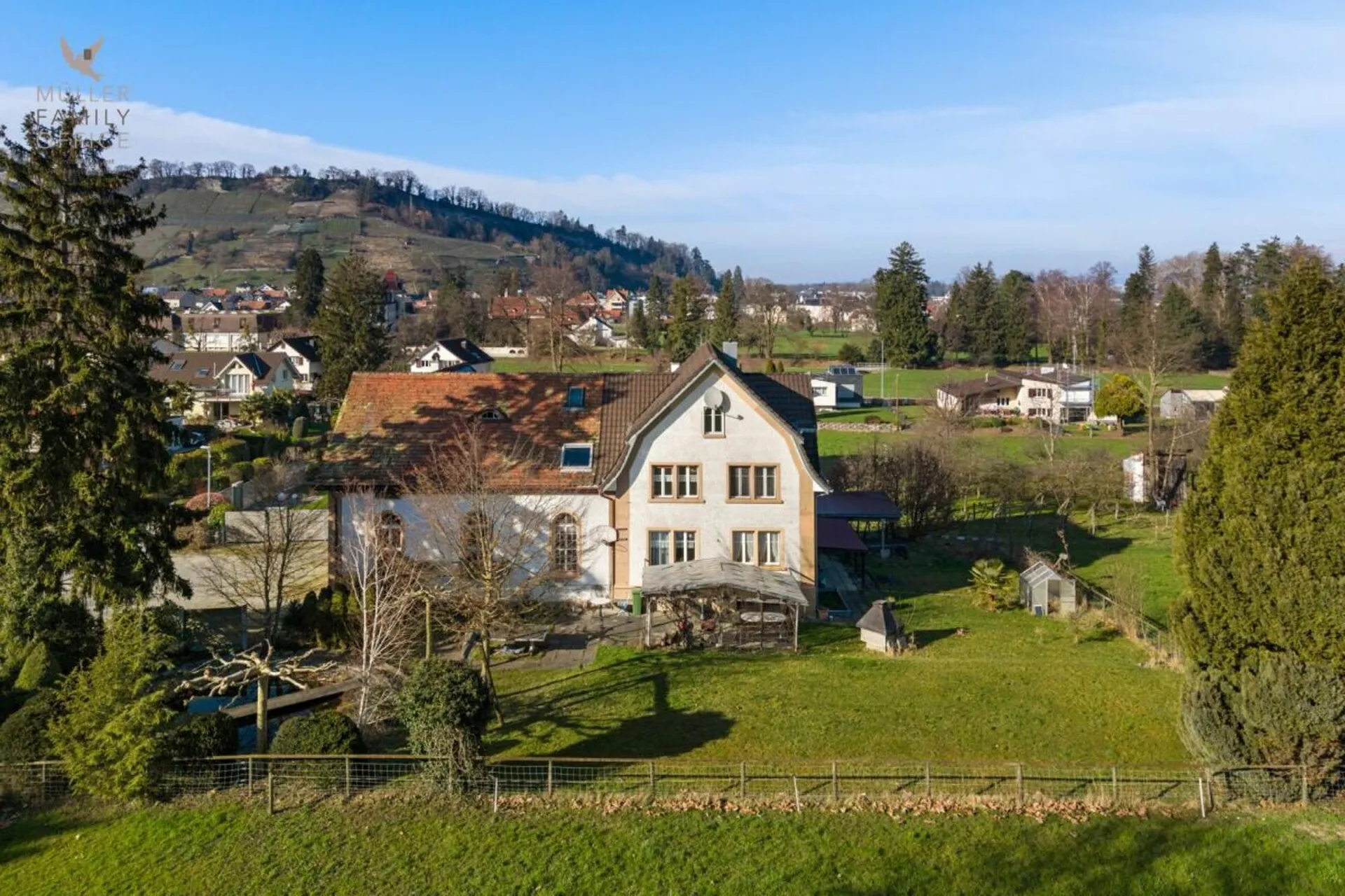 Aussergewöhnliches Einfamilienhaus (ehemaliges Kirchlein) an ruhiger Lage mit viel Entwicklungspotenzial (Mehrgenerationenhaus möglich)