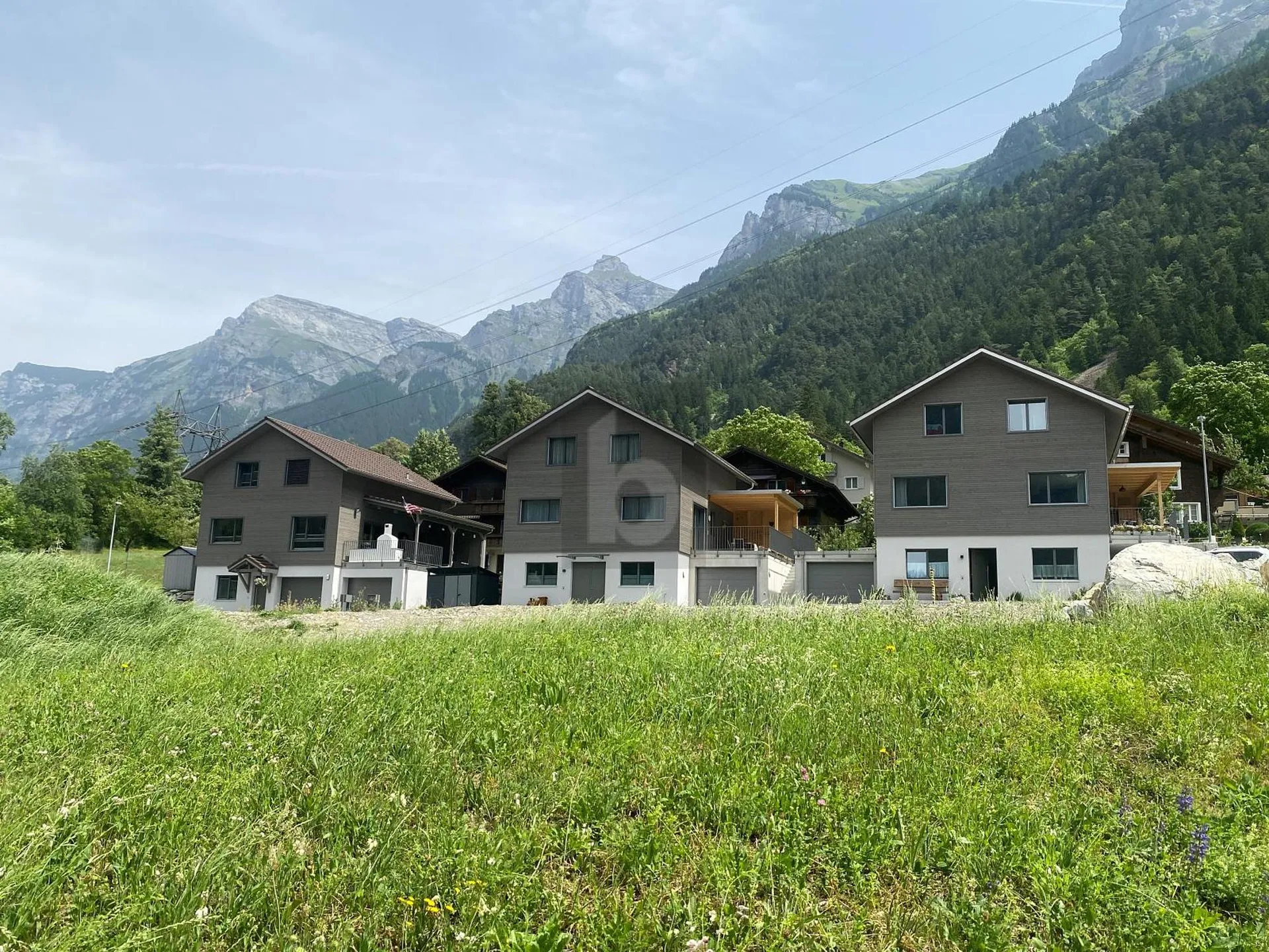 HOCHWERTIGER ERSTBEZUG MIT EINLEGERWOHNUNG