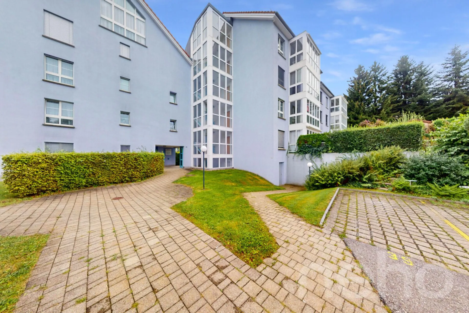 Charmante 3.5-Zimmer-Wohnung mit Wintergarten & Cheminée in Wittenbach