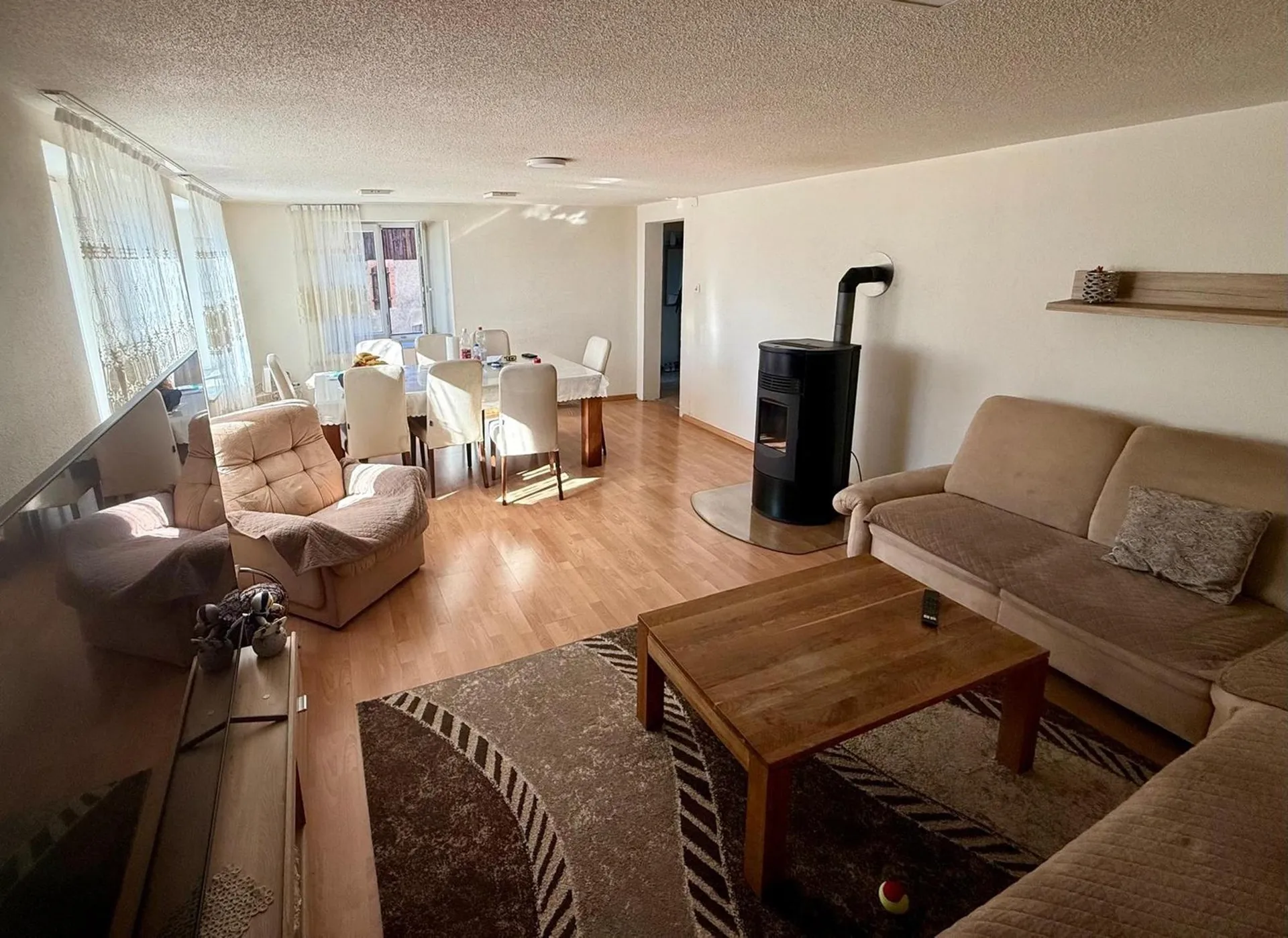 Einfamilienhaus mit grosser Terrasse und viel Potenzial in Elfingen