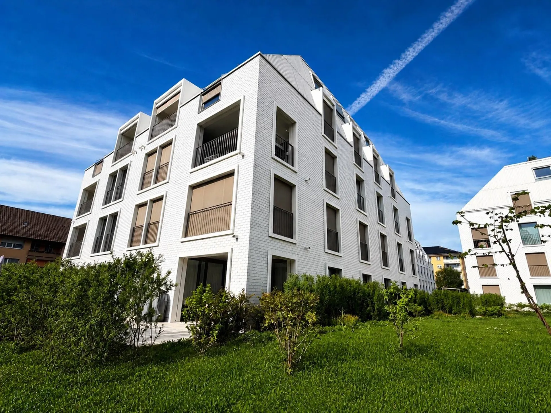 Moderner Innenausbau und grosse Dachterrasse