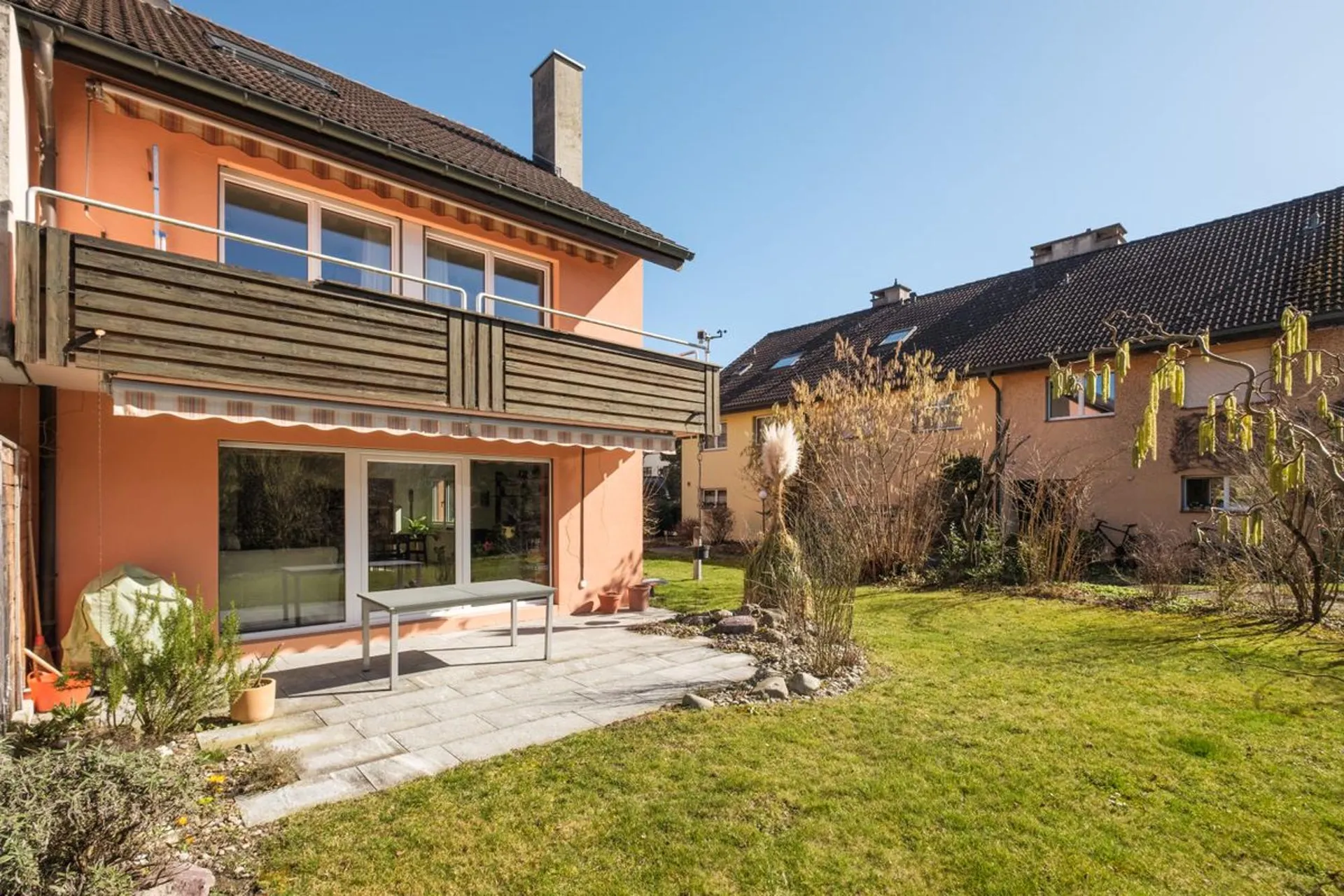 Gepflegte Familienliegenschaft mit sonnigem Garten an ruhiger Lage in Uster