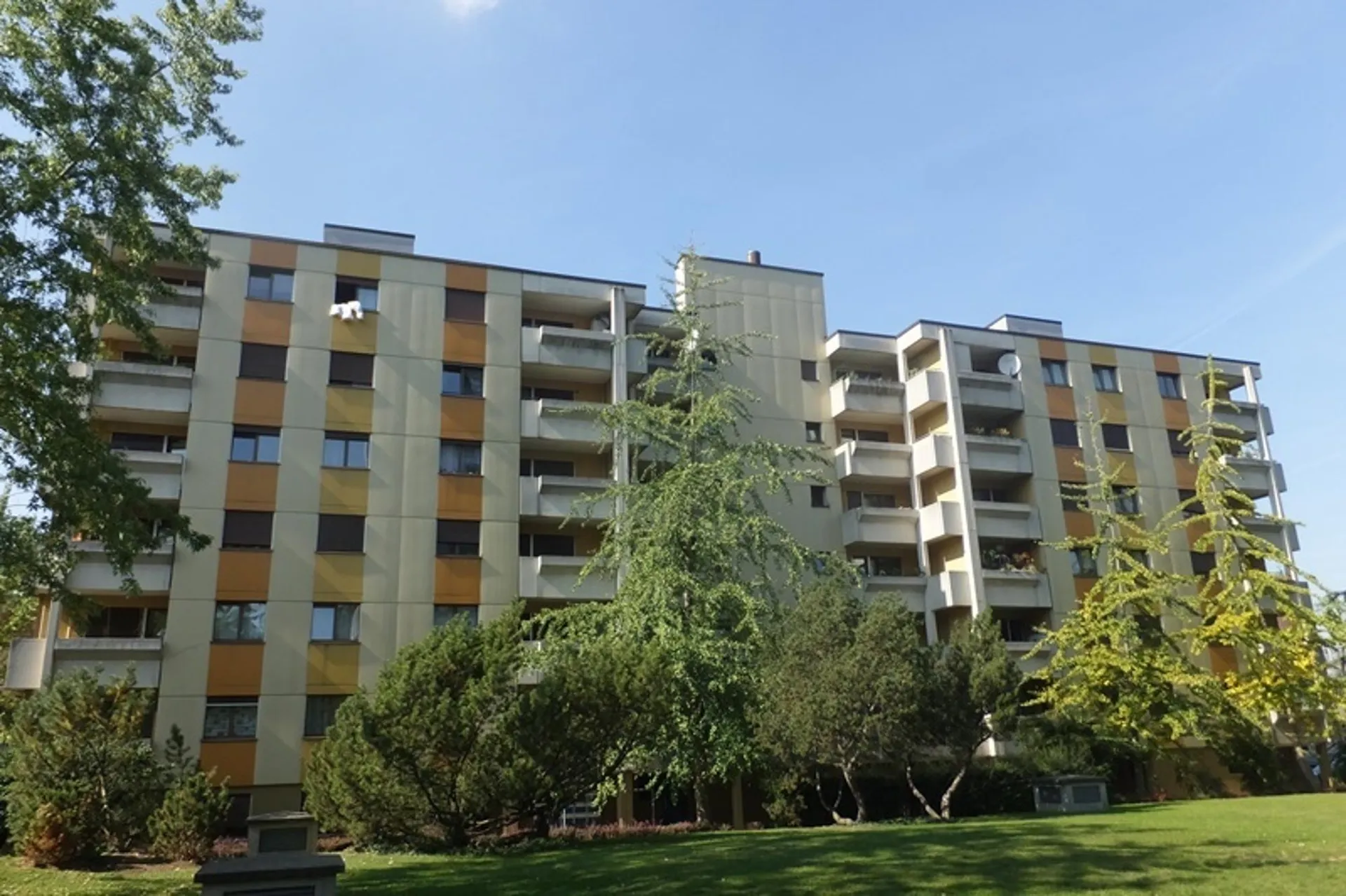 Helle & gemütliche 2.5 Zimmer-Wohnung mit 2 Balkonen