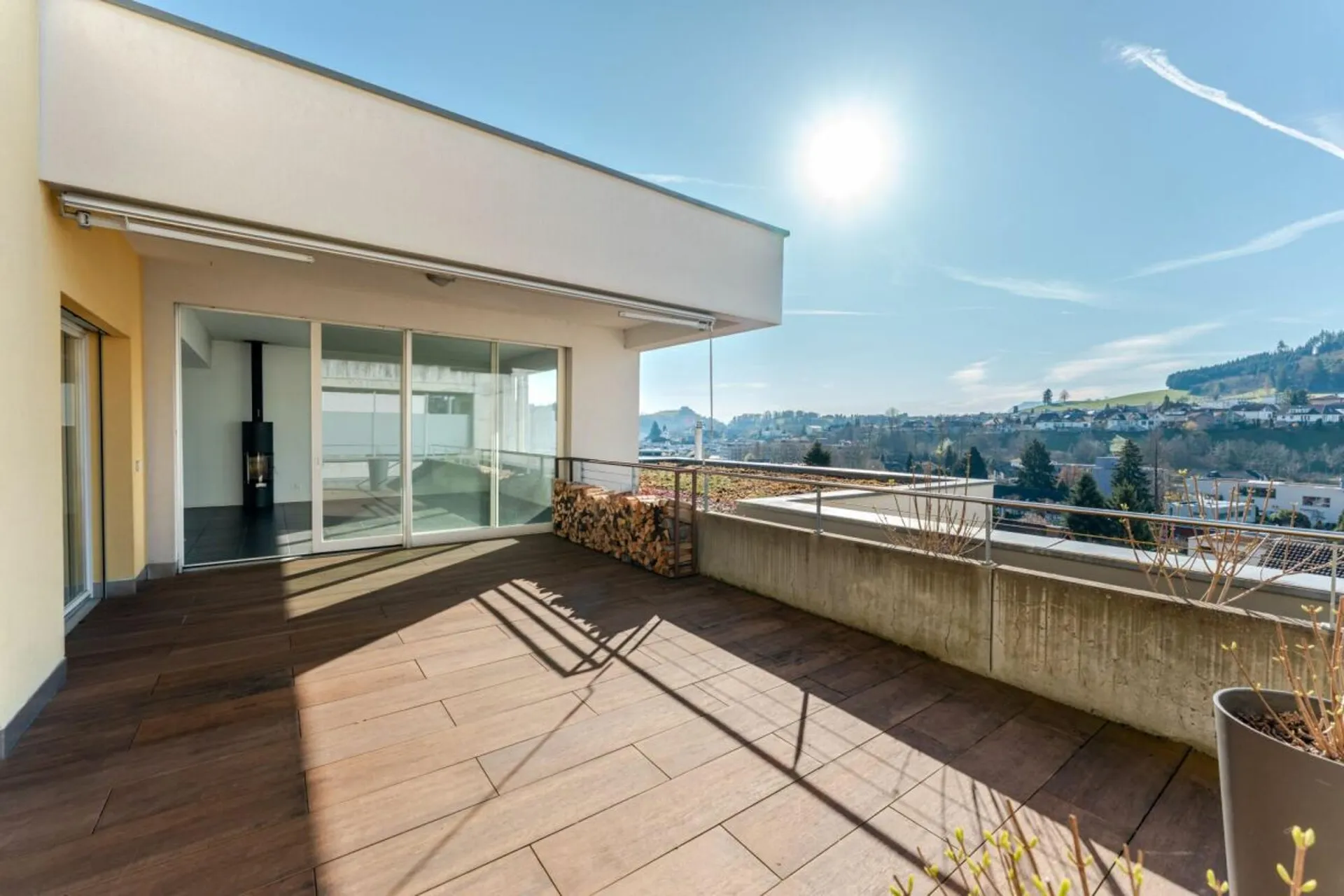 Raum für Ihre Visionen - Grosszügige Terrassenwohnung mit Weitblick