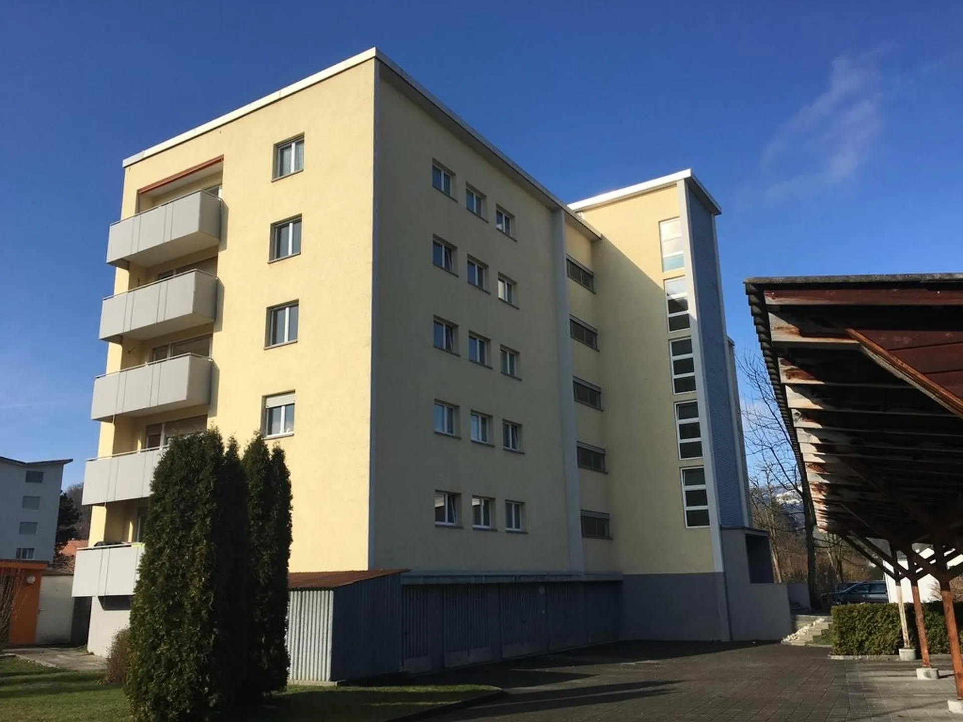 Helle, gepflegte Wohnung mit Balkon!