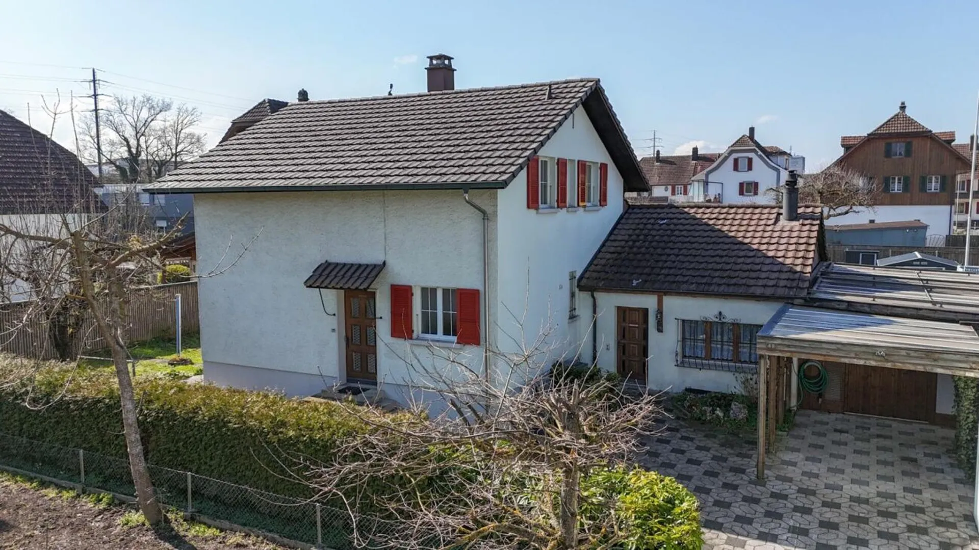 Charmantes Einfamilienhaus mit Gartenparadies und grosszügigem Umschwung