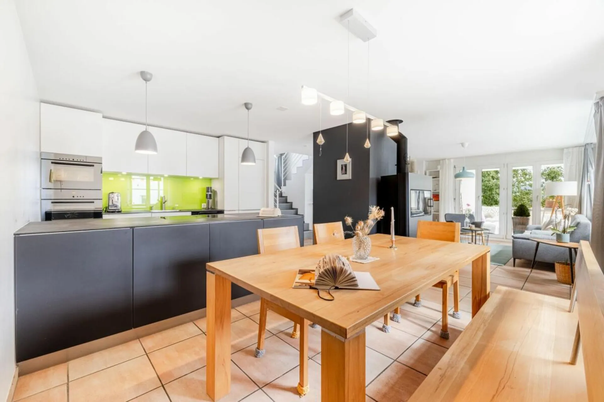 Ruhig, Sonnig und mit viel Platz: 6.5-Zimmer-Dachmaisonettewohnung mit hellen Räumen im schönen Speicher