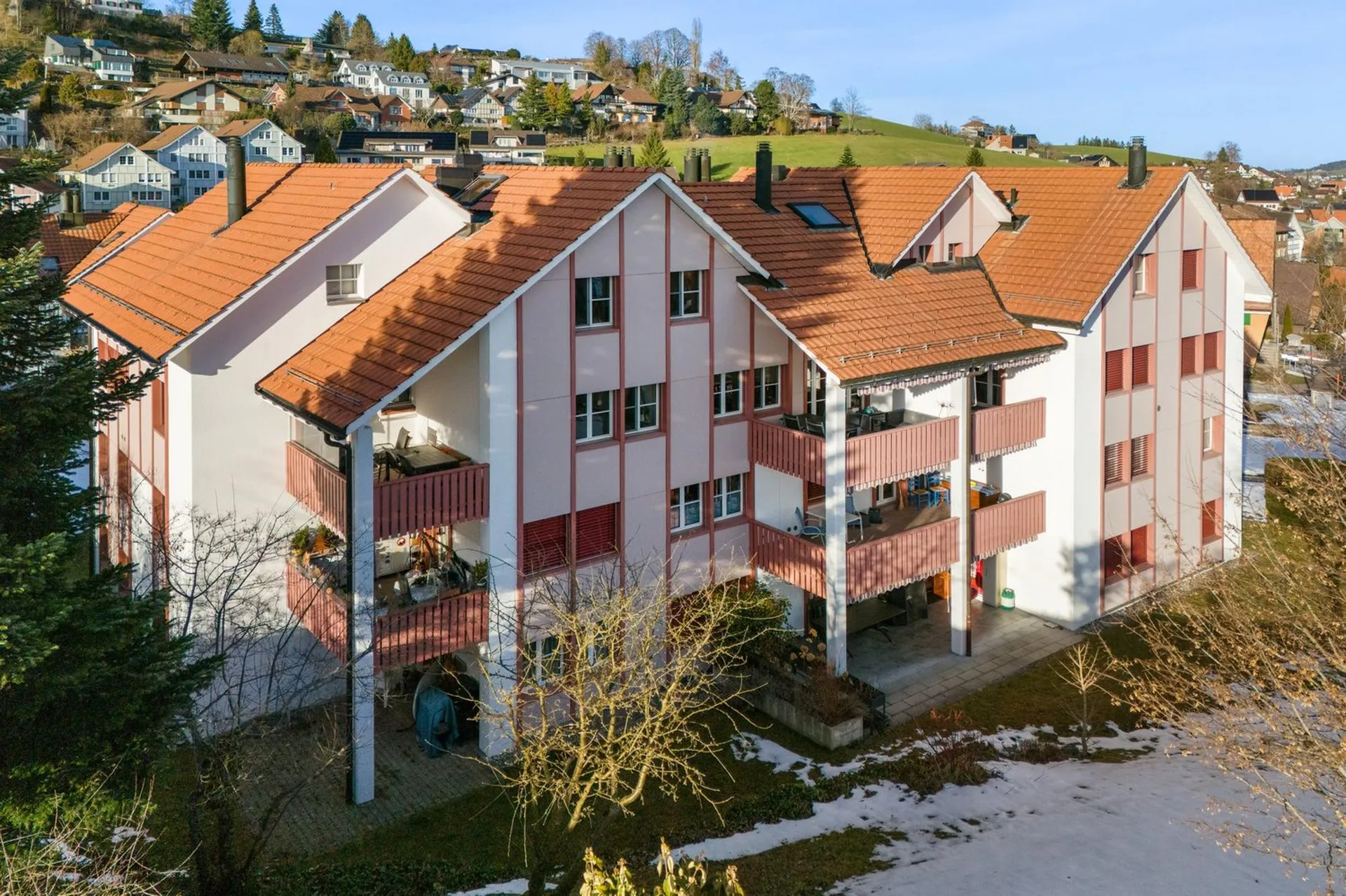 Attraktive 5.5 Zimmer-Maisonette-Wohnung mit Balkon