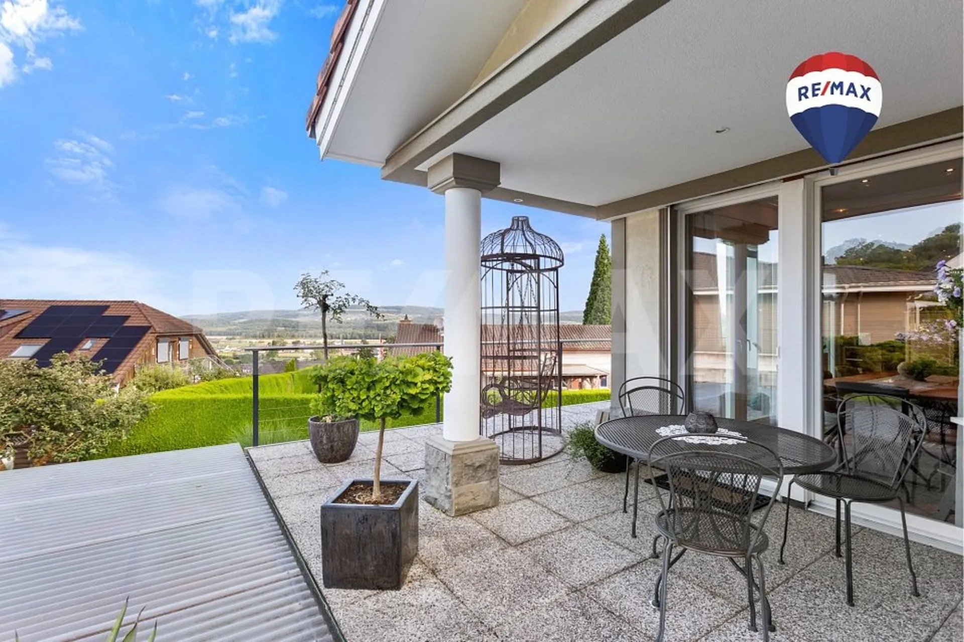 2-Fam.-Haus an unverbaubarer Lage, im goldenen Schnitt erbaut!