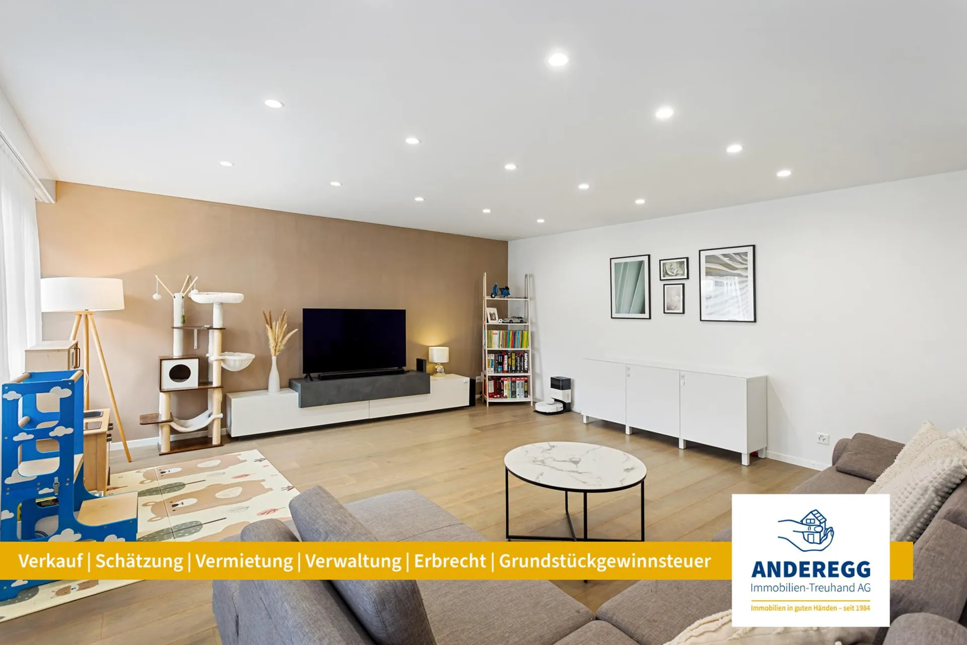 Moderne Wohnung im 1. OG mit grossem Balkon und Waschküche