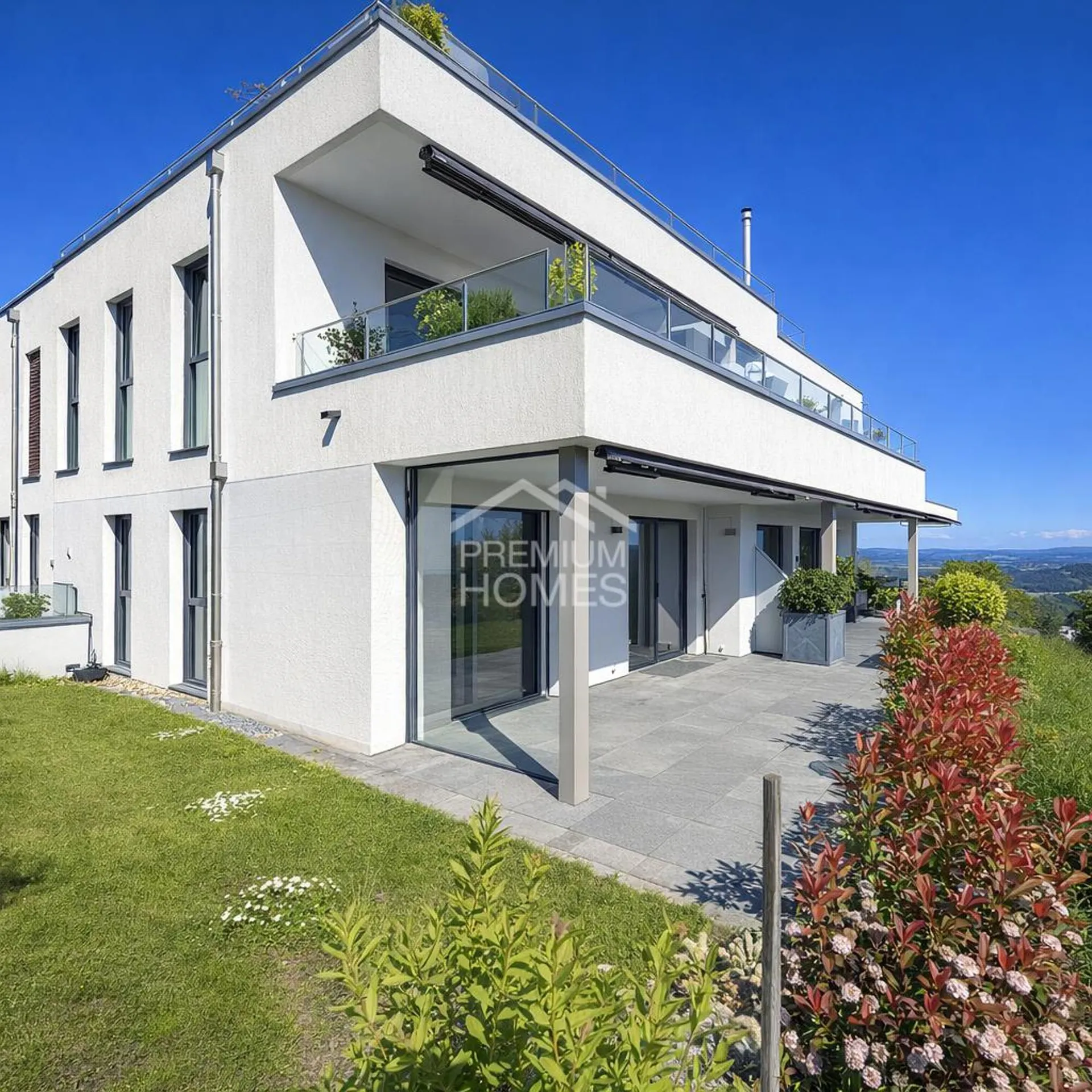 Neuwertige Liegenschaft mit hochwertigem Ausbau