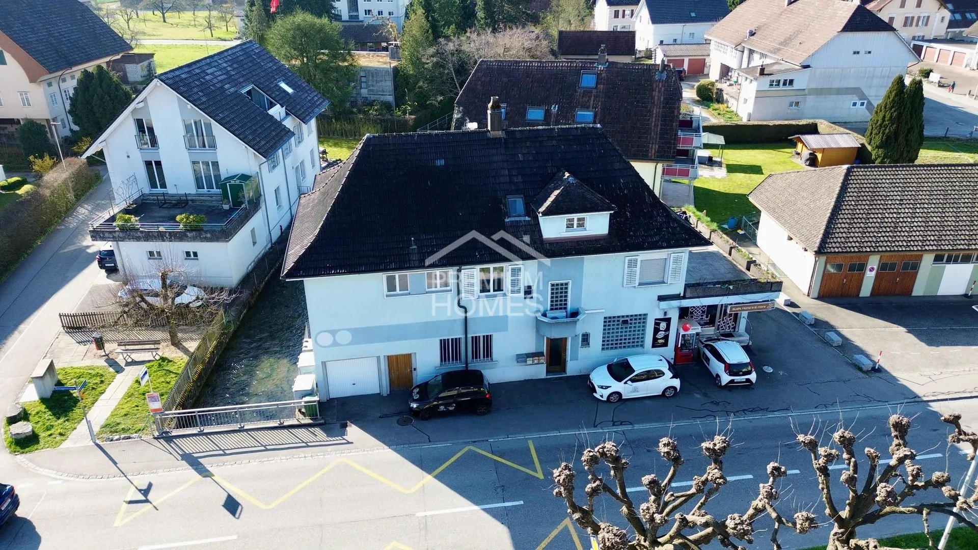 Attraktives Mehrfamilienhaus mit Gewerbeeinheit an bester Lage