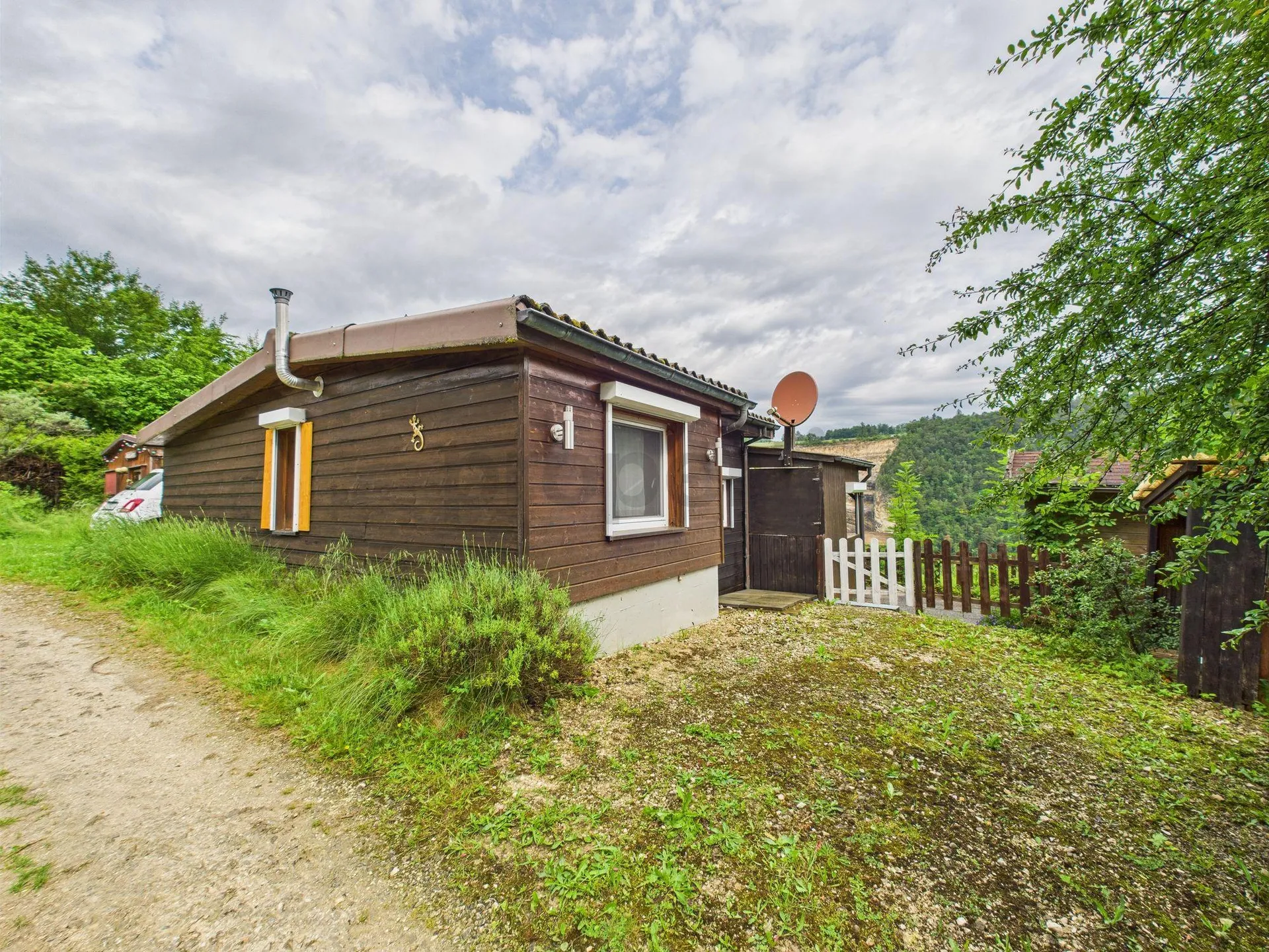 Idyllisches Chalet in Vermes: Entspannung pur in traumhafter Natur!
