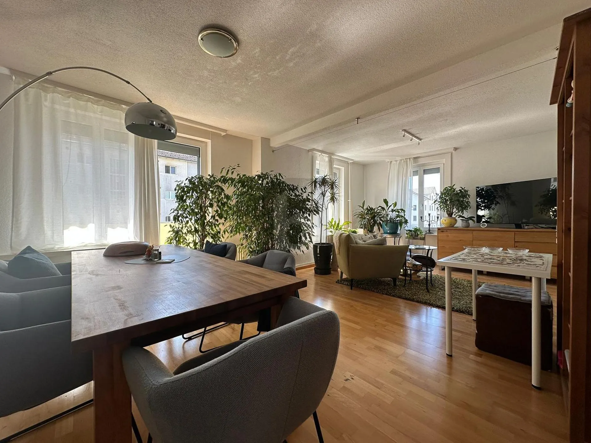ZENTRALE LAGE MIT GROSSEM BALKON