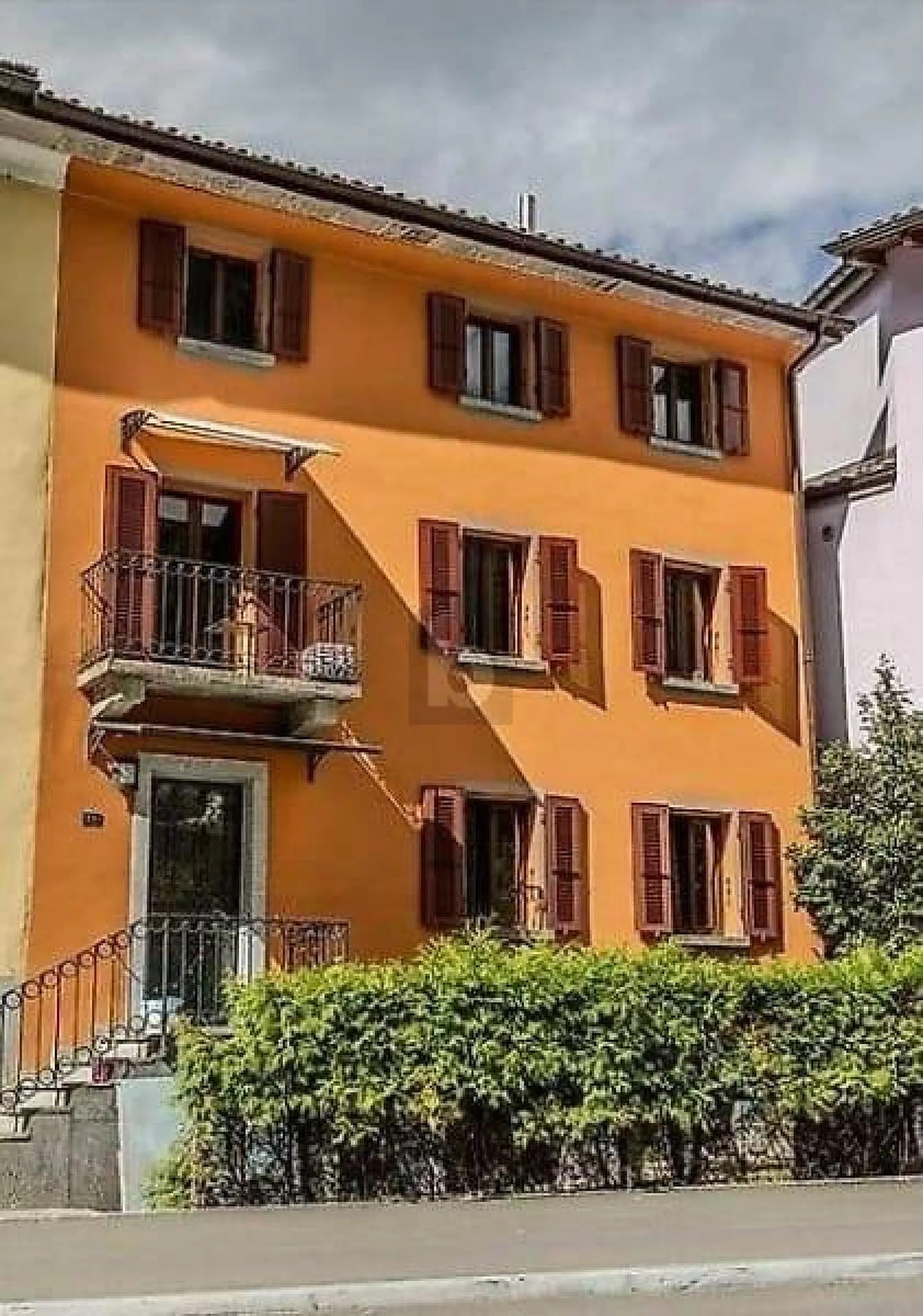 CASA UNIFAMILIARE DI NUCLEO CON GIARDINO PRIVATO A MAGADINO