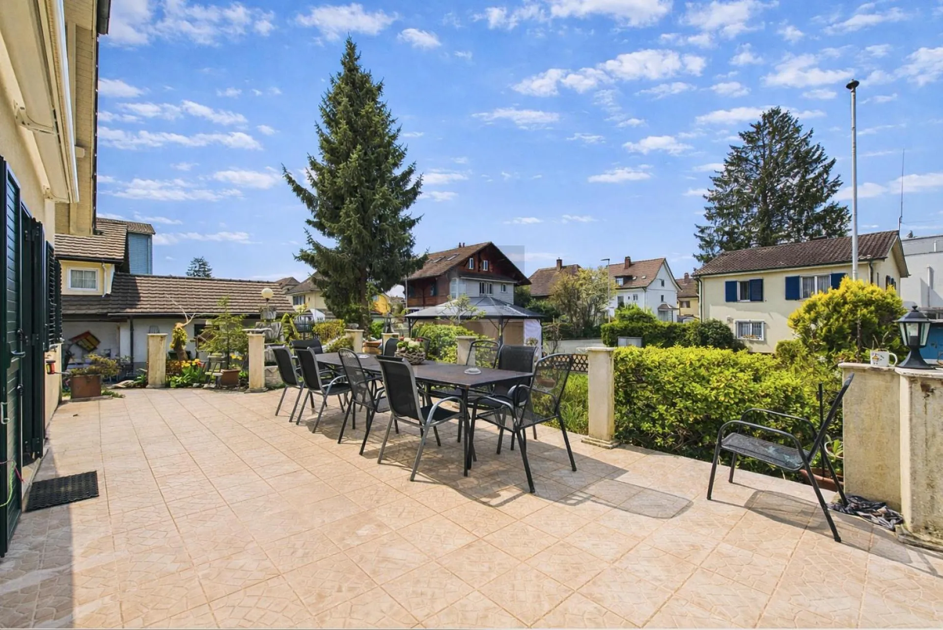SONNIGER GARTEN MIT VIEL POTENZIAL (W4)
