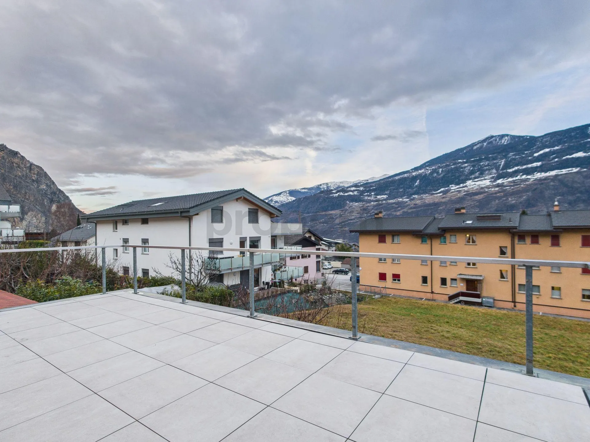 Appartement rénové 3.5 pièces avec balcon, Chamoson
