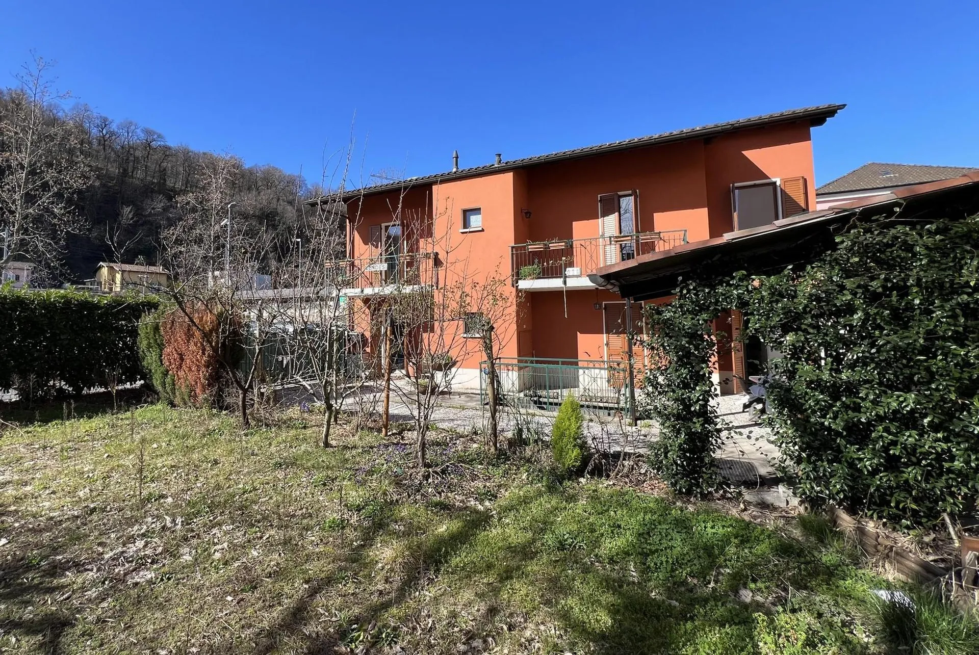 CASA INDIPENDENTE DI 4.5 LOCALI CON GIARDINO A CHIASSO