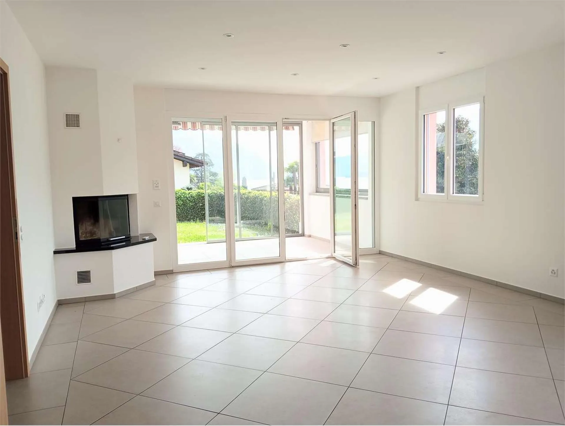 Carabietta: villa 5.5 locali, 200 mq., con vista lago , residenza seco