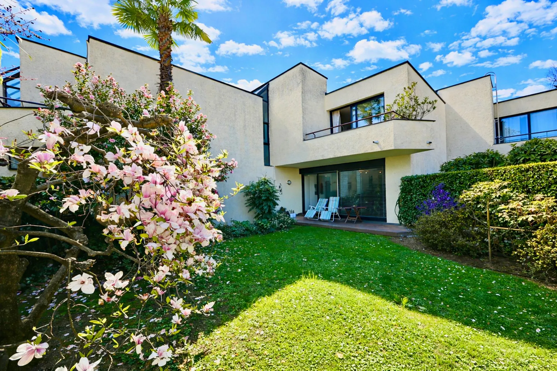 Accogliente Casa a Schiera con Giardino nel cuore di Collina d'Oro