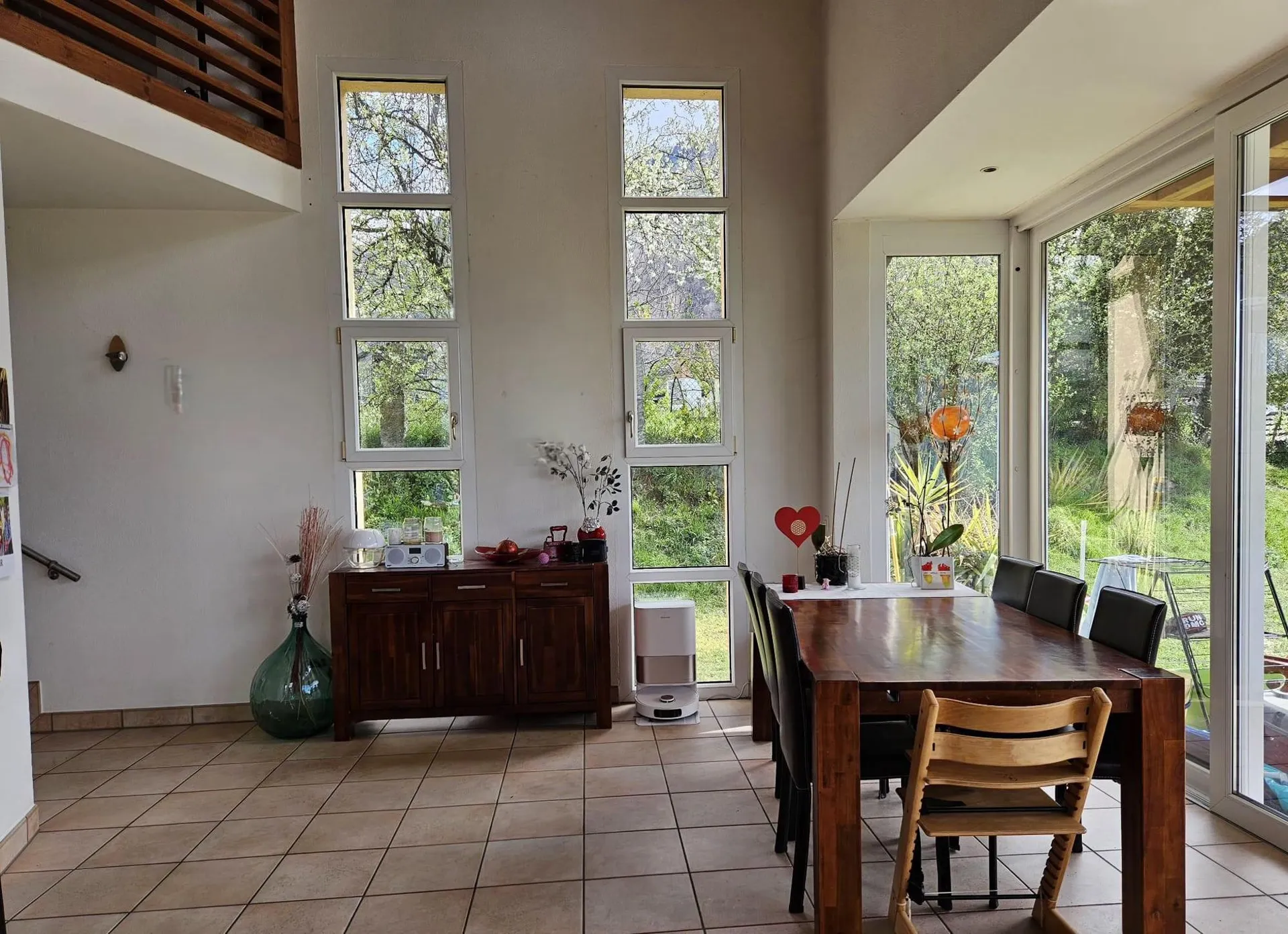 BELLISSIMA VILLA BIFAMILIARE 6.5 CON GIARDINO A GIUBIIASCO