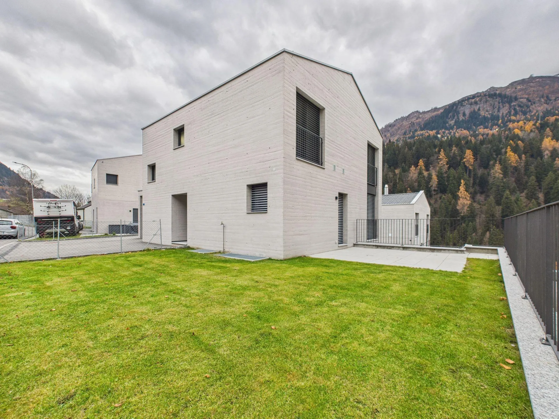 Elegante villa di nuova costruzione ad Airolo dal design moderno e lussuoso
