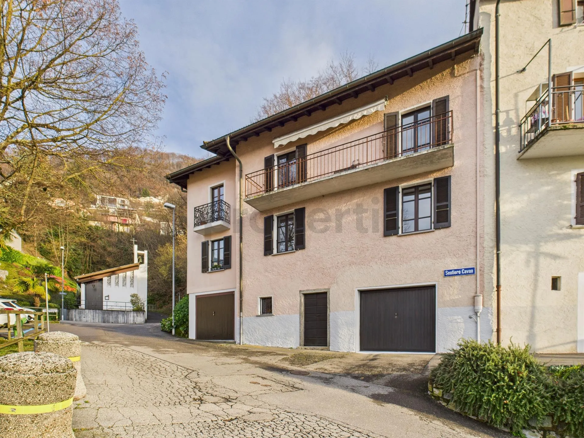 Casa bifamiliare a Viganello con vista su Lugano – ideale come resi...