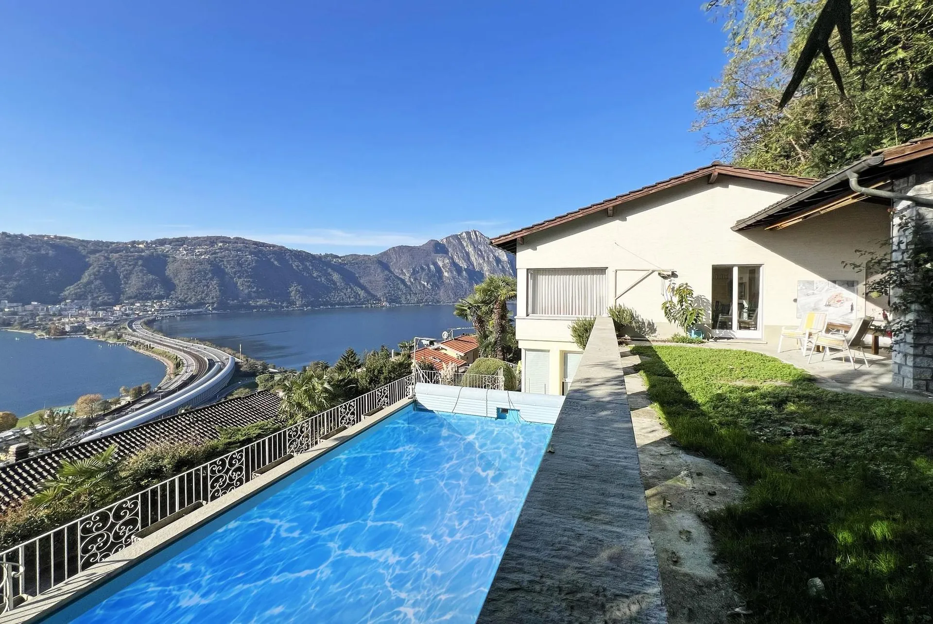 GRANDE VILLA 6.5 CON STUPENDA VISTA LAGO E PISCINA A BISSONE