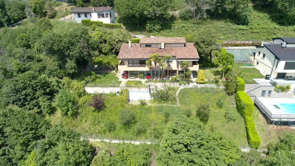 Il paradiso perfetto per le famiglie: Spaziosa casa 10.5 locali a T...