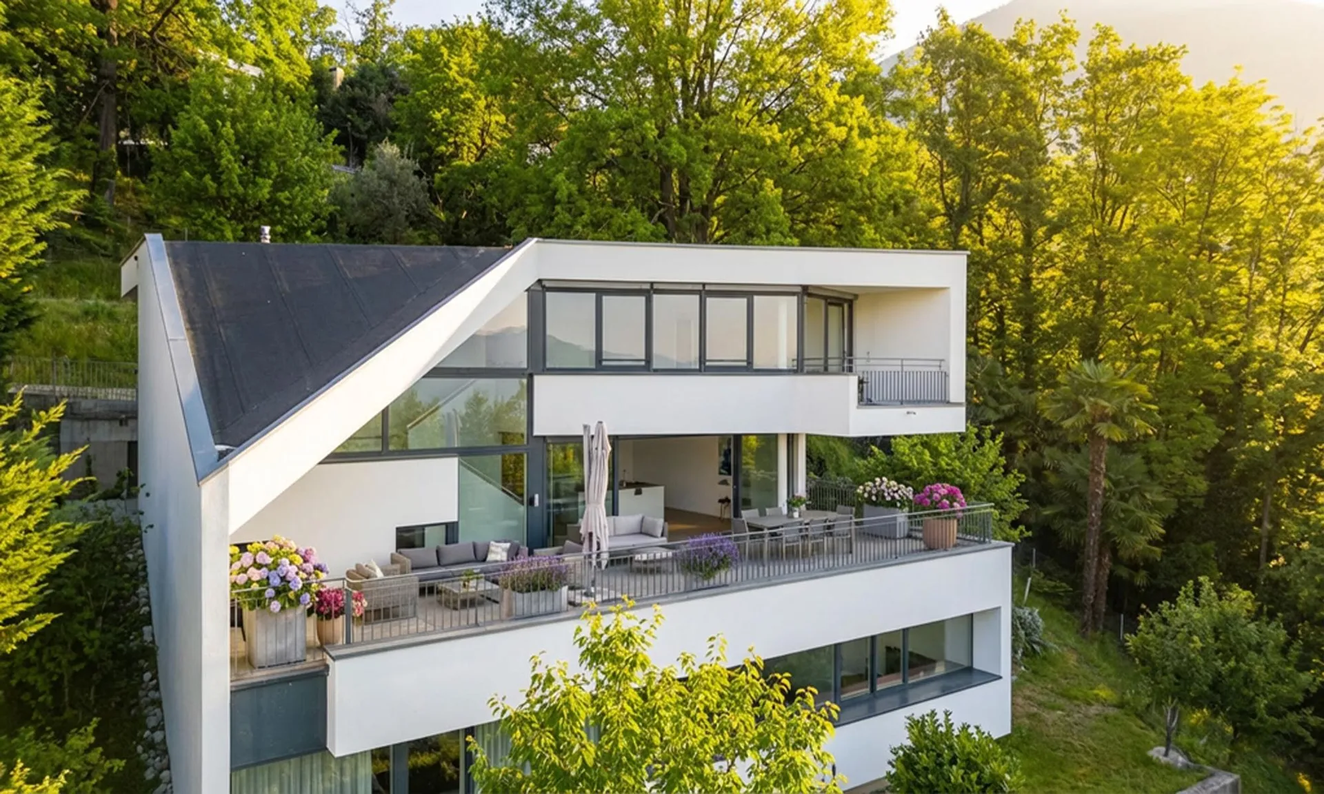 ESCLUSIVA VILLA 5.5 LOCALI VISTA LAGO CON PISCINA A CANOBBIO