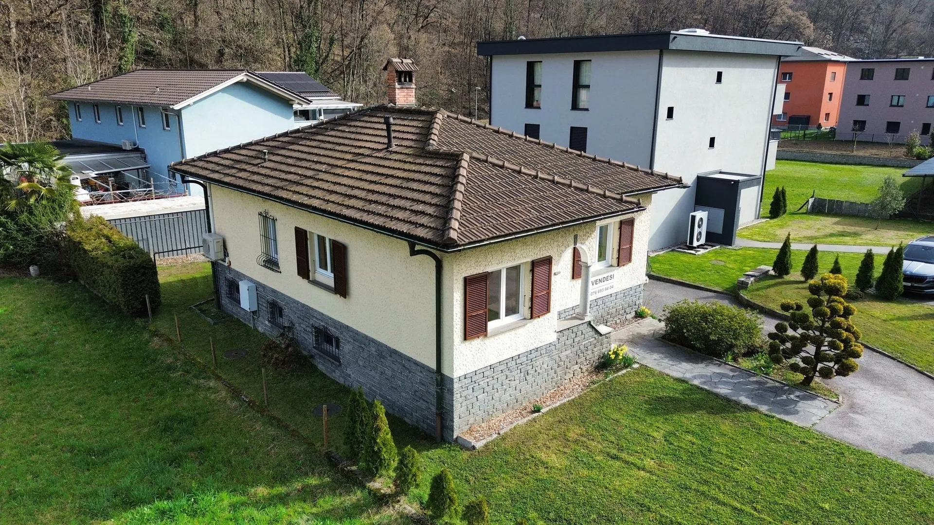 Elegante casa indipendente 4.5 locali con vista sulle montagne a Pollegio
