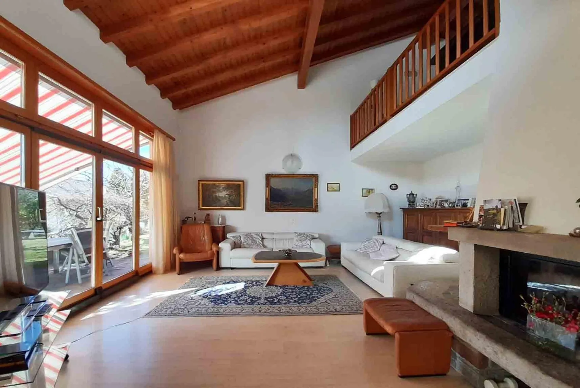 AMPIA VILLA 6.5 LOCALI CON AMPIO GIARDINO A CURIO
