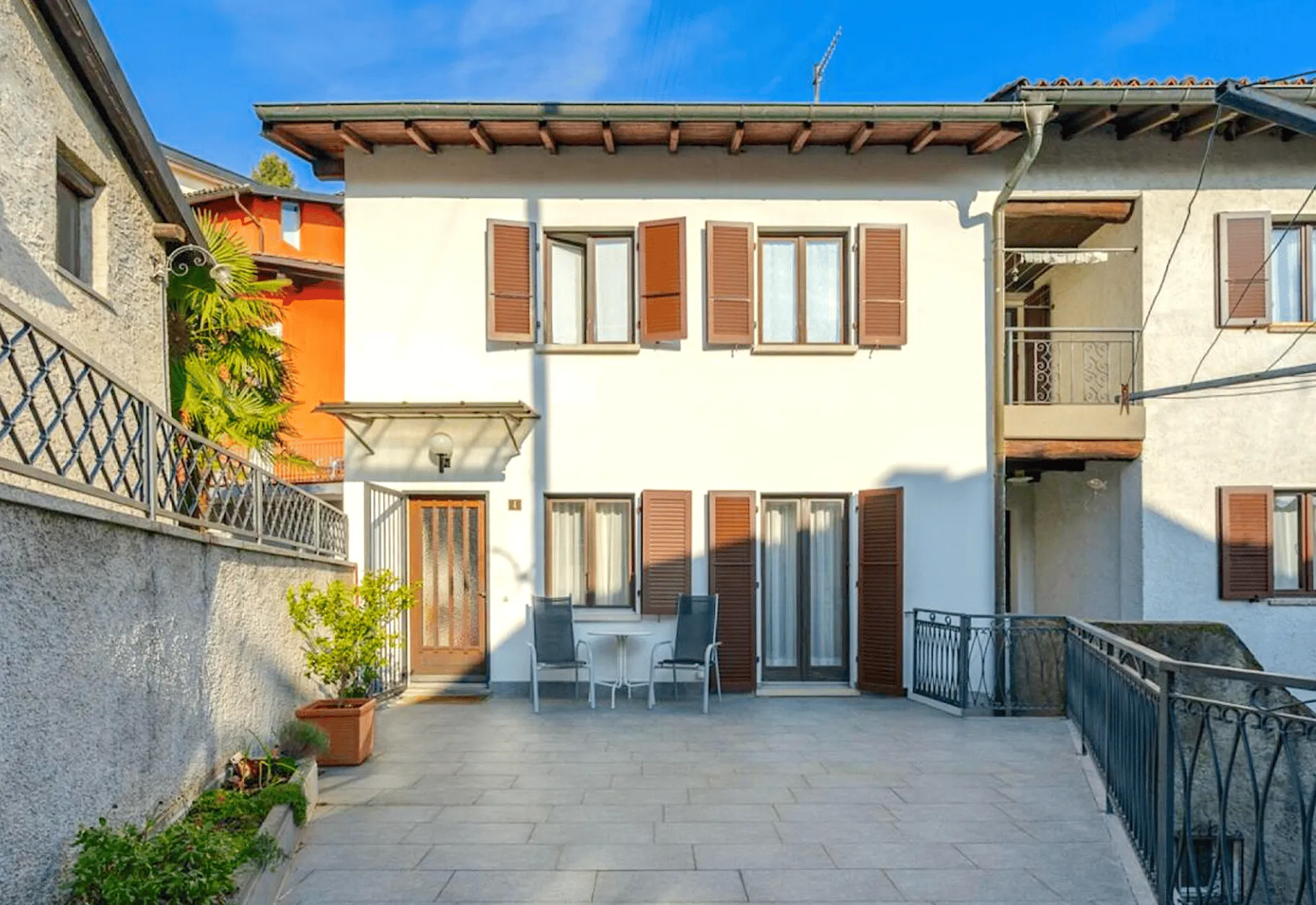 Elegante casa indipendente di 4.5 locali con garage, nel nucleo di Gravesano