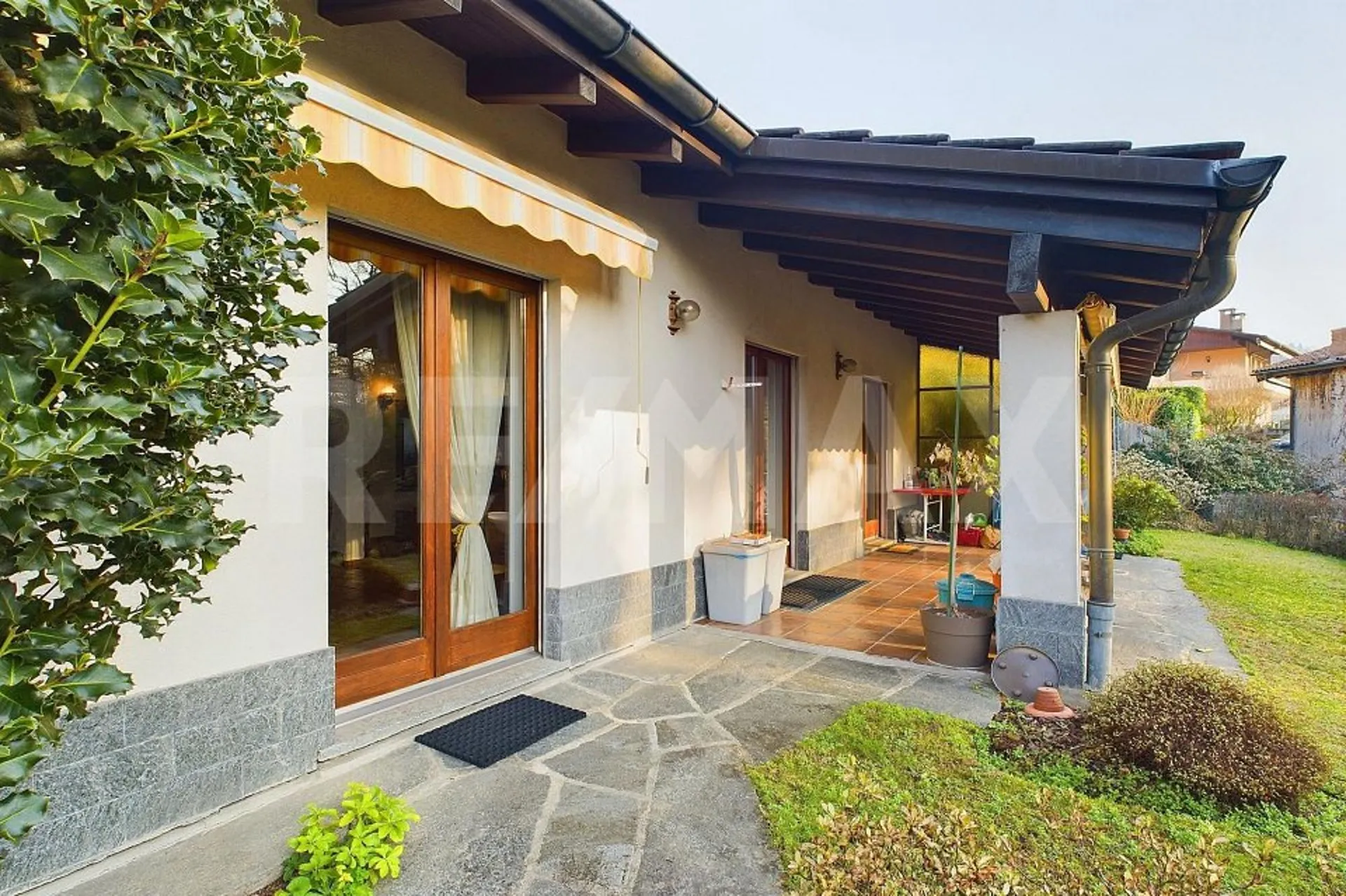 STUPENDA AMPIA VILLA UNIFAMILIARE 5.5 CON GIARDINO A MUZZANO