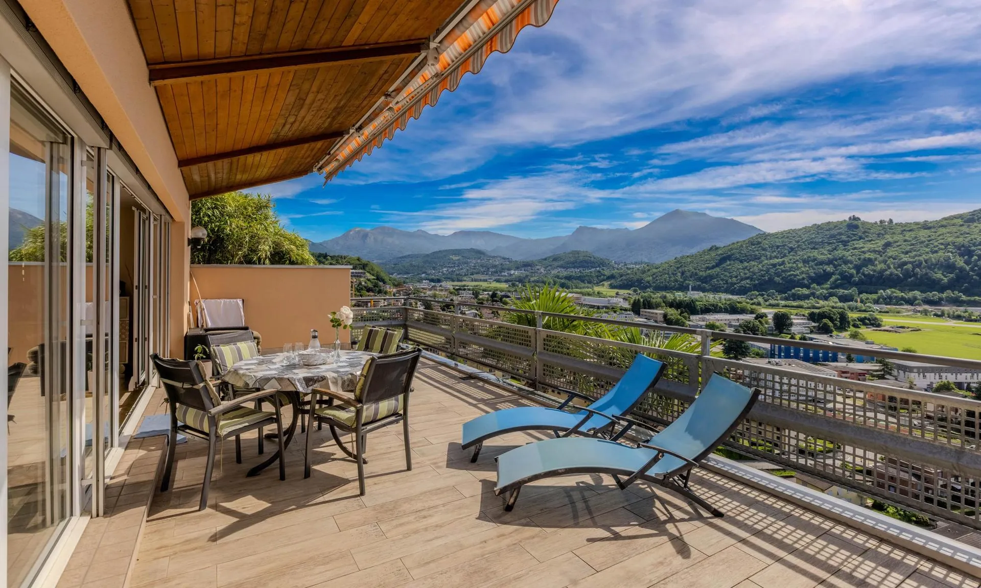 AMPIA VILLA 4.5 CON TERRAZZA GIARDINO E VISTA AD AGNO