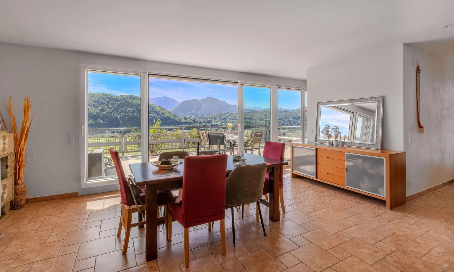 AMPIA VILLA 4.5 CON TERRAZZA GIARDINO E VISTA AD AGNO