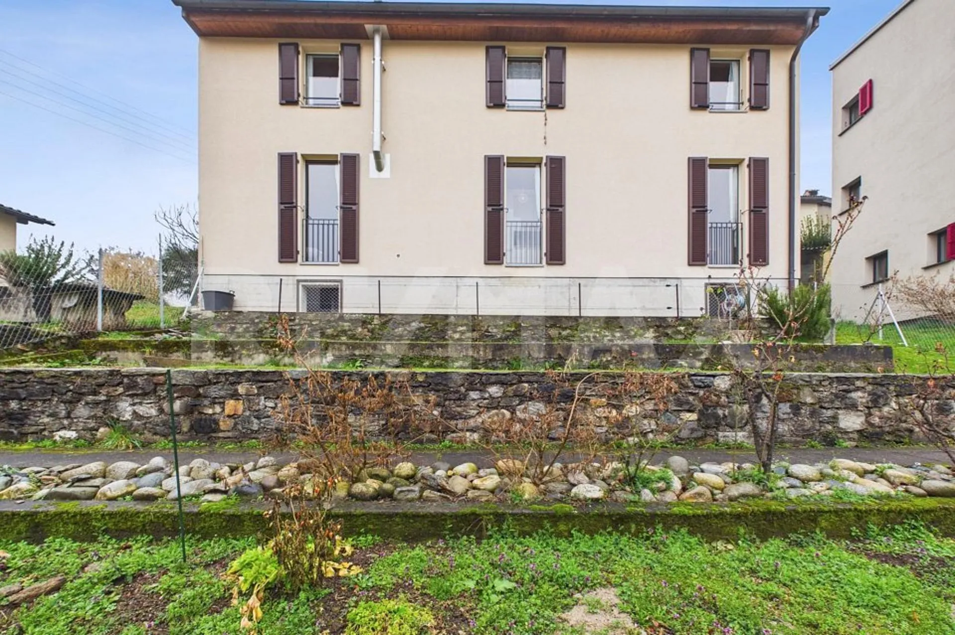 Casa unifamiliare di 4 ½ locali con appartamentino indipendente di 2 ½ locali