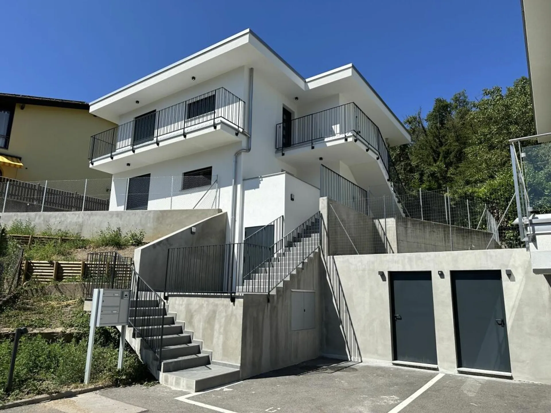 Nuovo e moderno appartamento di 3.5 locali con giardino privato e terrazza Mendrisio Arzo
