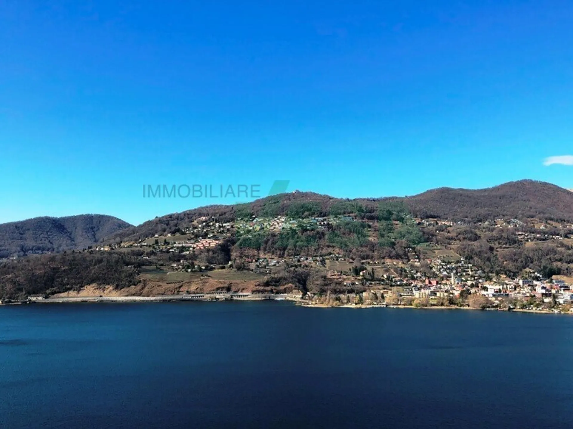 Splendido attico di 4,5 locali con spettacolare vista lago