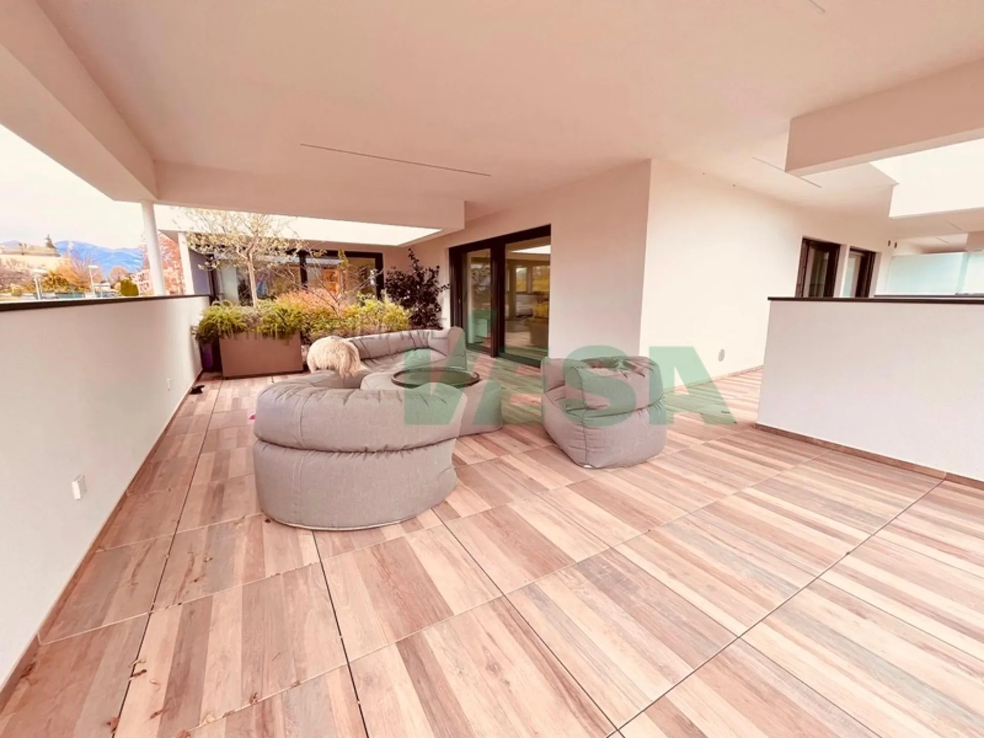Splendido attico 7,5 locali con grande terrazza e parziale vista lago
