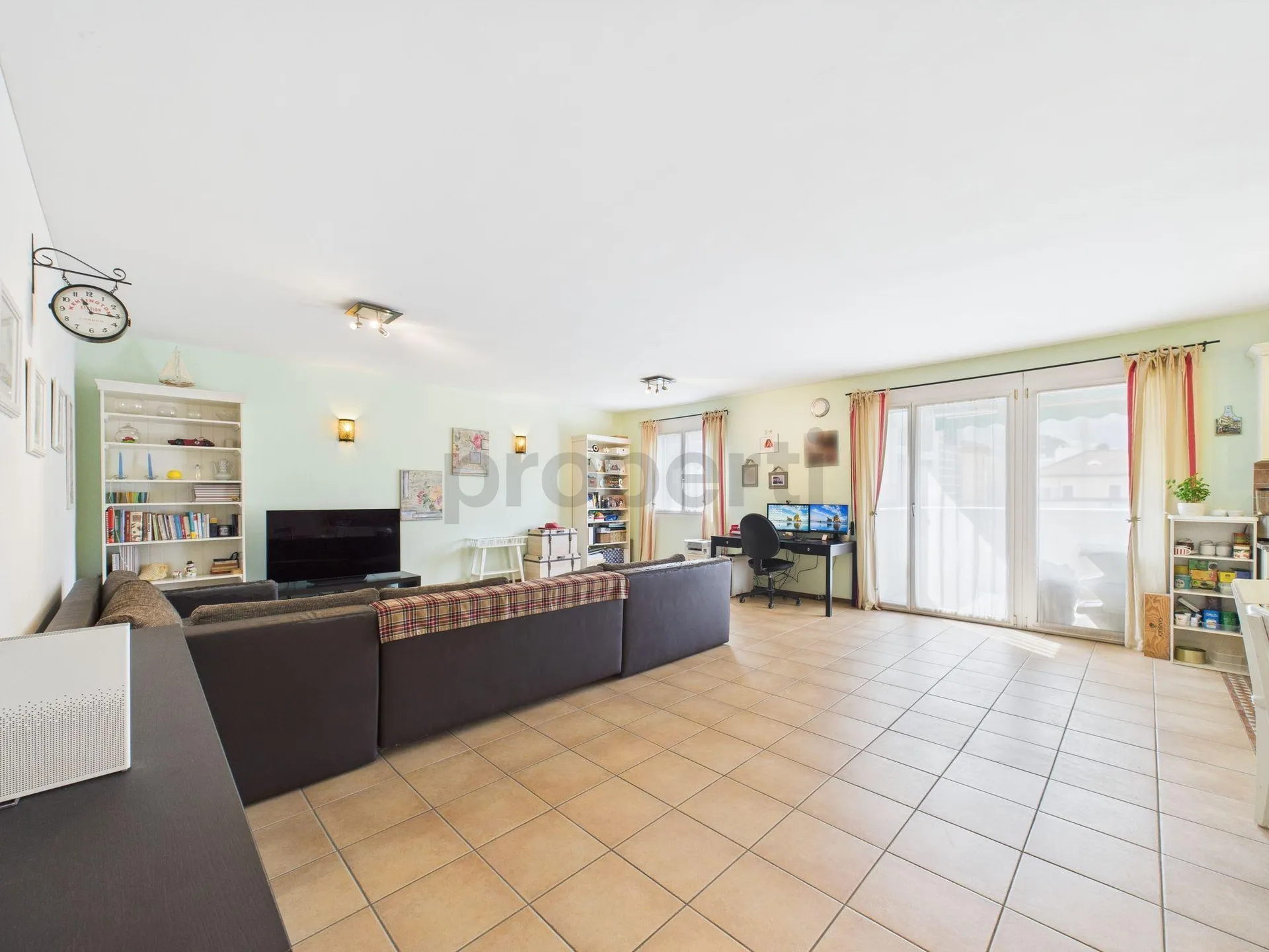 MODERNO 4.5 LOCALI CON BALCONE E VISTA APERTA A BELLINZONA