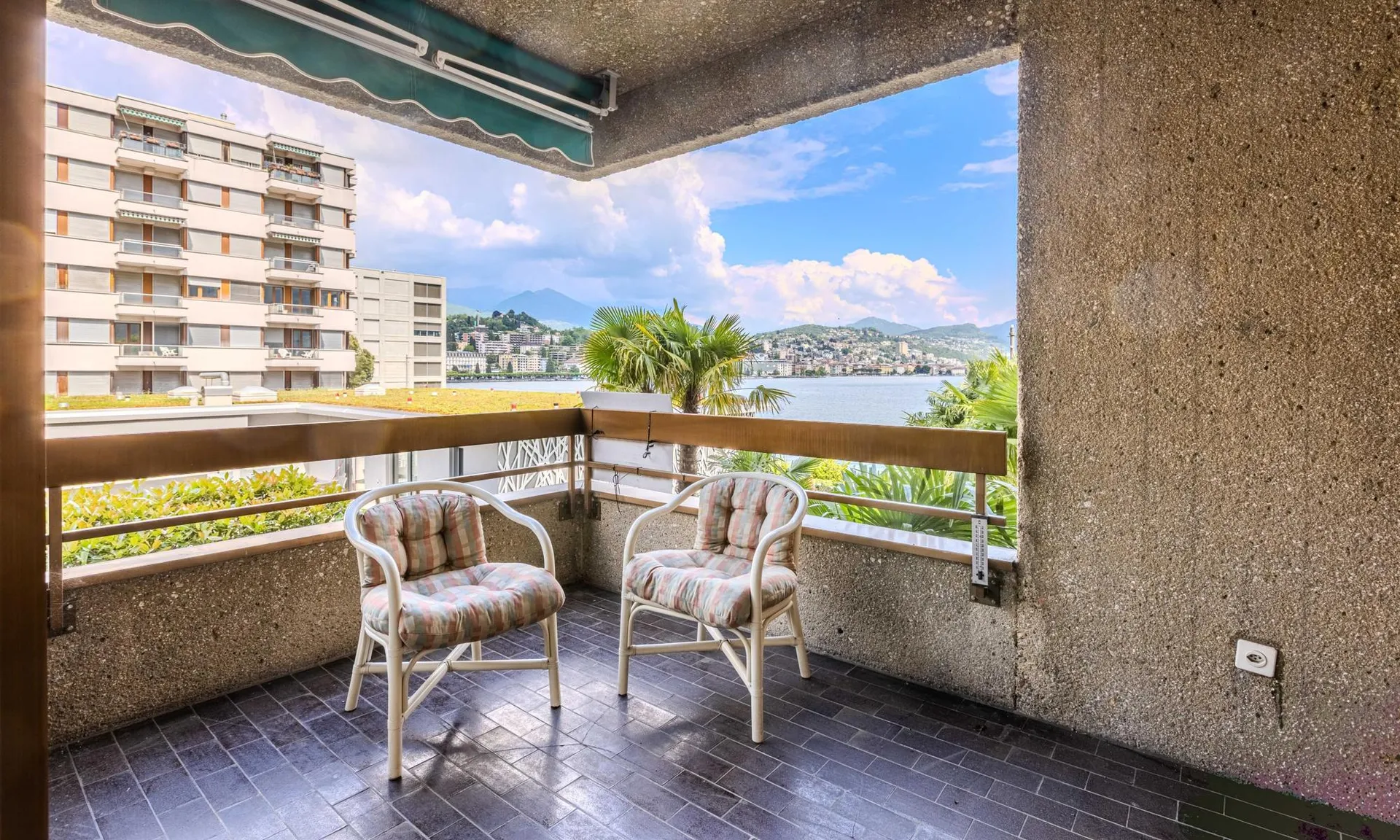 STUPENDO 3.5 LOCALI FRONTE LAGO A LUGANO PARADISO