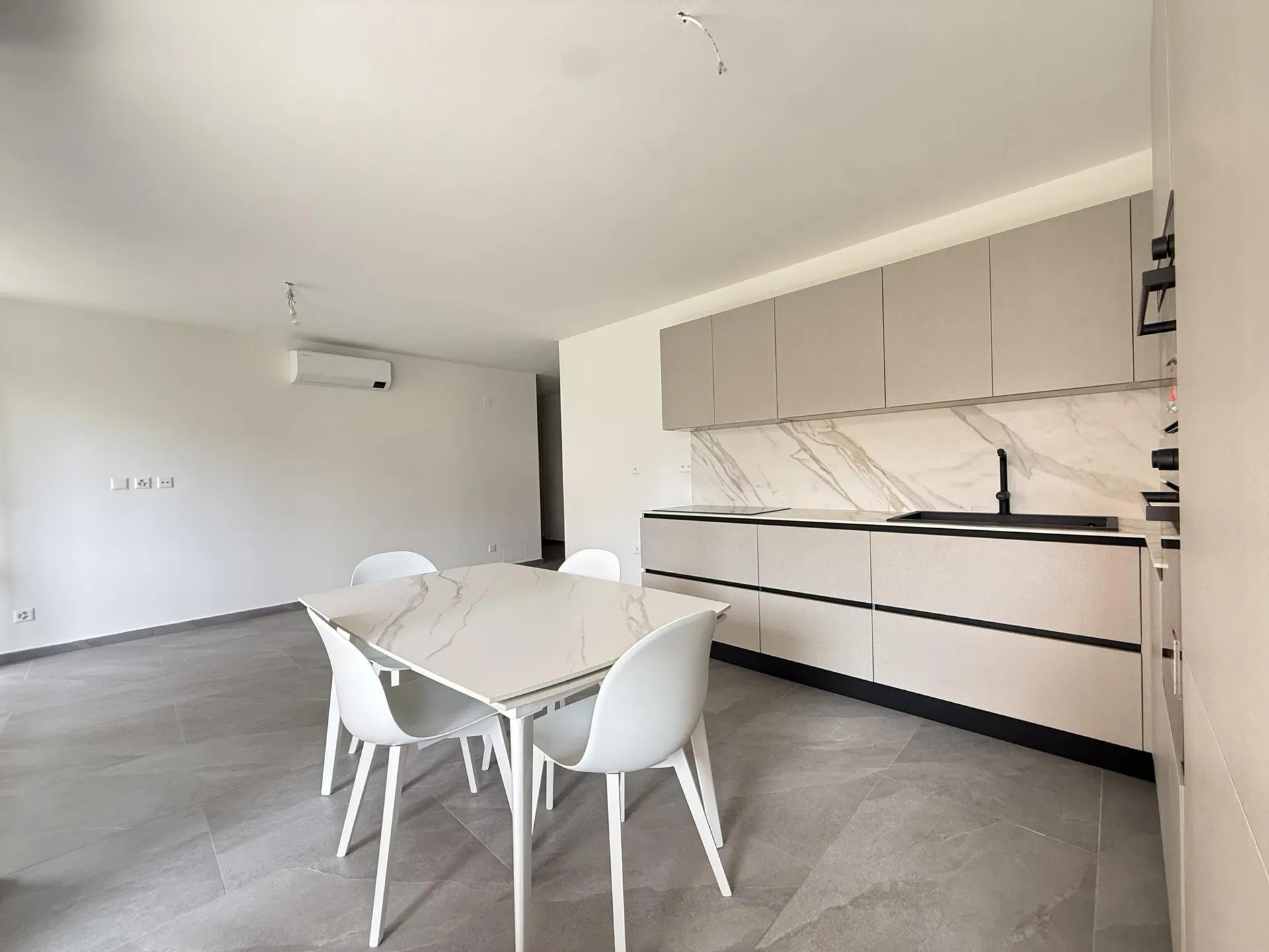 BELLISSIMO 3.5 COME NUOVO CON TERRAZZA A MENDRISIO