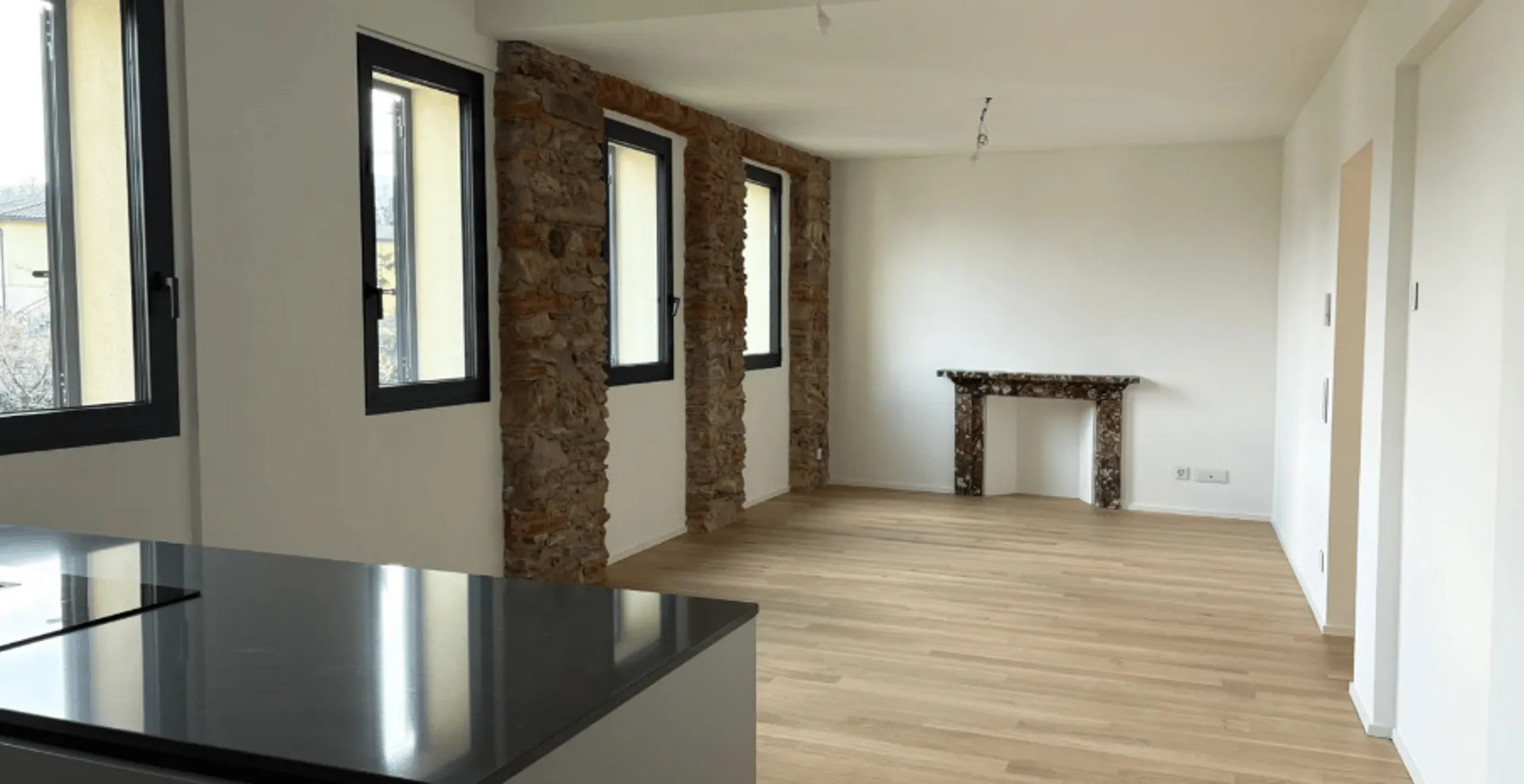 Moderno Appartamento di 3.5 Locali al Piano Terra con Vista Lago a Pura - Comfort in Posizione Tranquilla