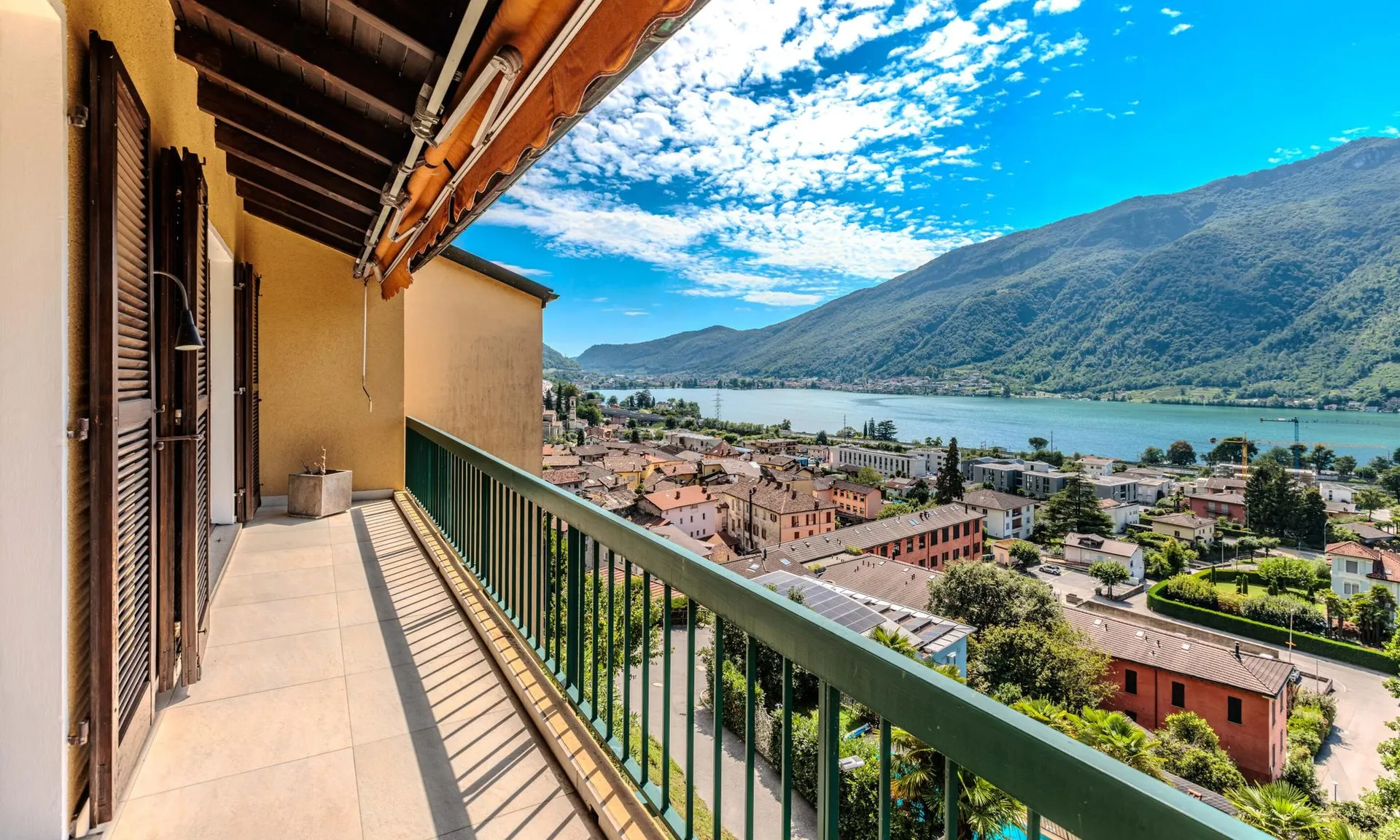 MODERNO ATTICO 3.5 LOCALI ARREDATO VISTA LAGO A MELANO