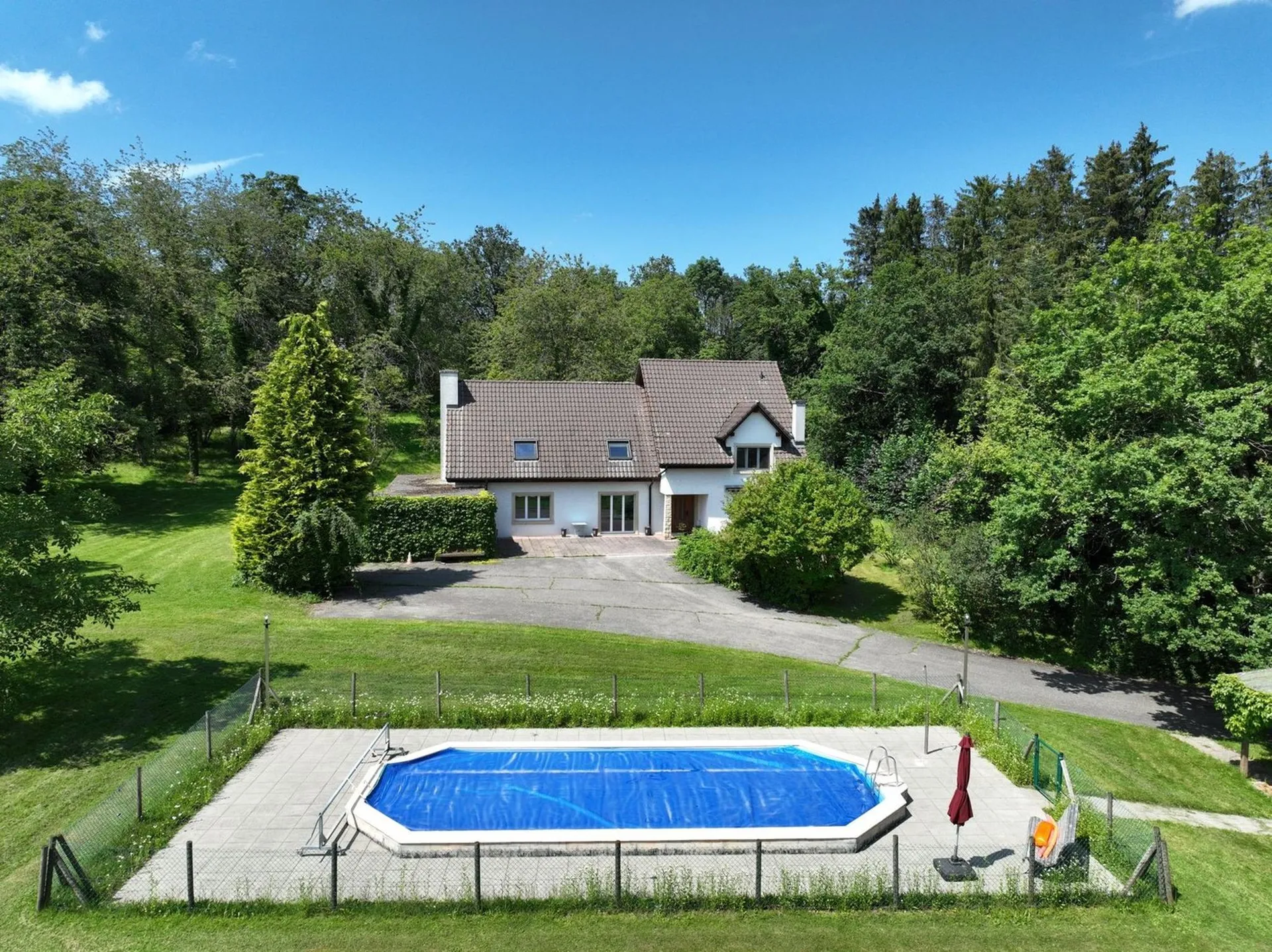– Objet rare – Très belle propriété située à Fahy