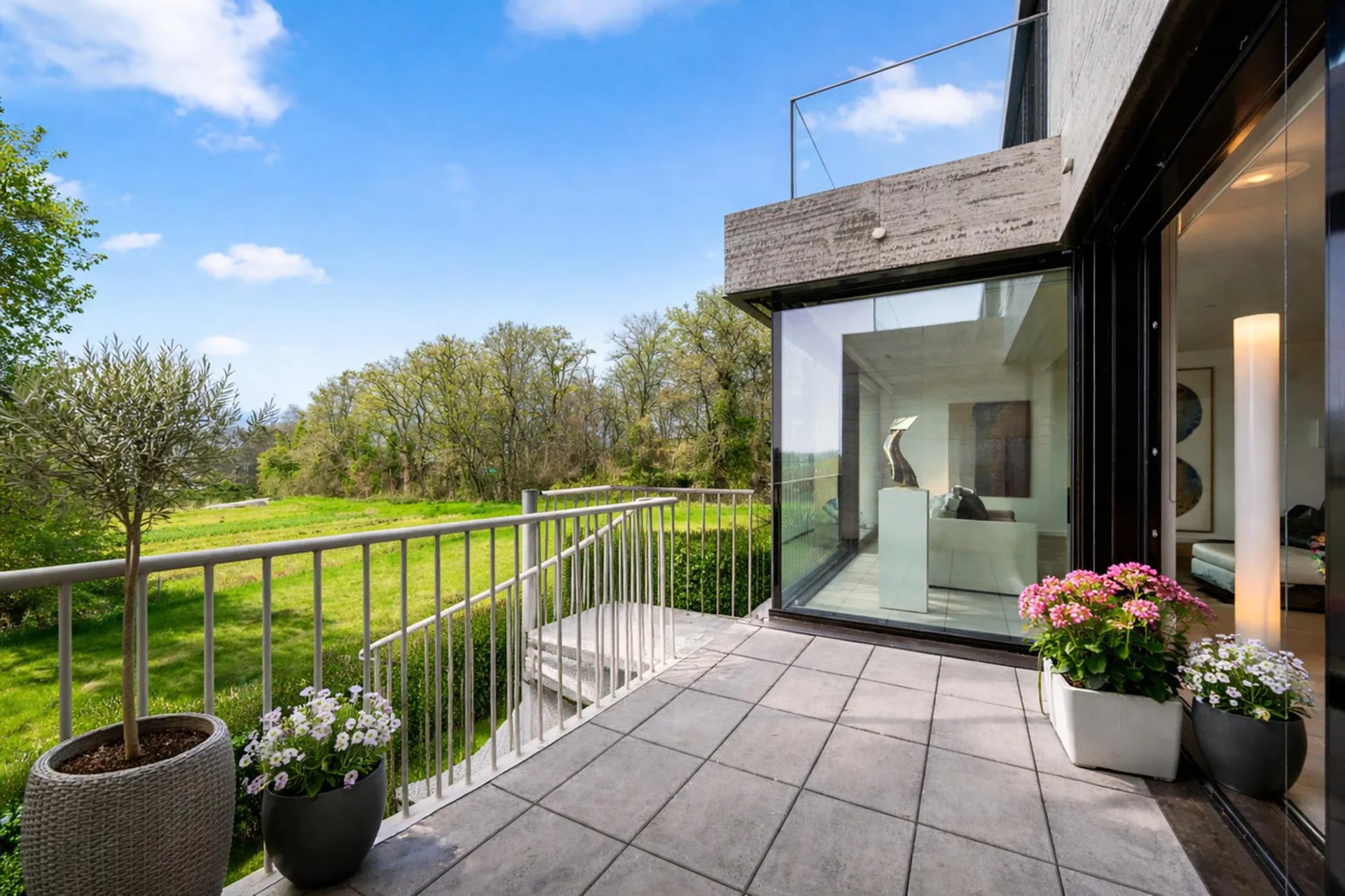 Superbe duplex de 328 m2 avec jardins et vue lac au coeur de Corsier