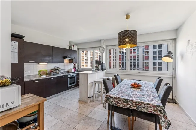 EXKLUSIV - Großzügige 4-Zimmer-Wohnung mit Balkon
