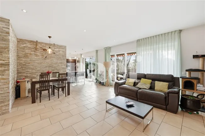 Großes Doppelhaus von 227 m² mit einem Garten von ca. 250 m²